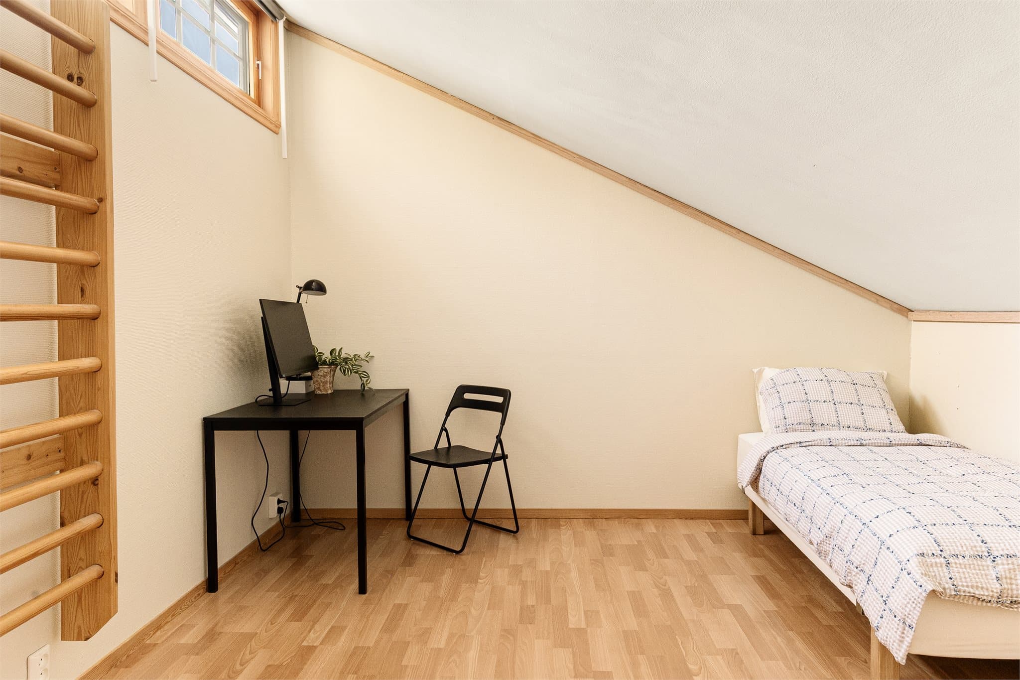 - Romslig soverom på 9,2m² -