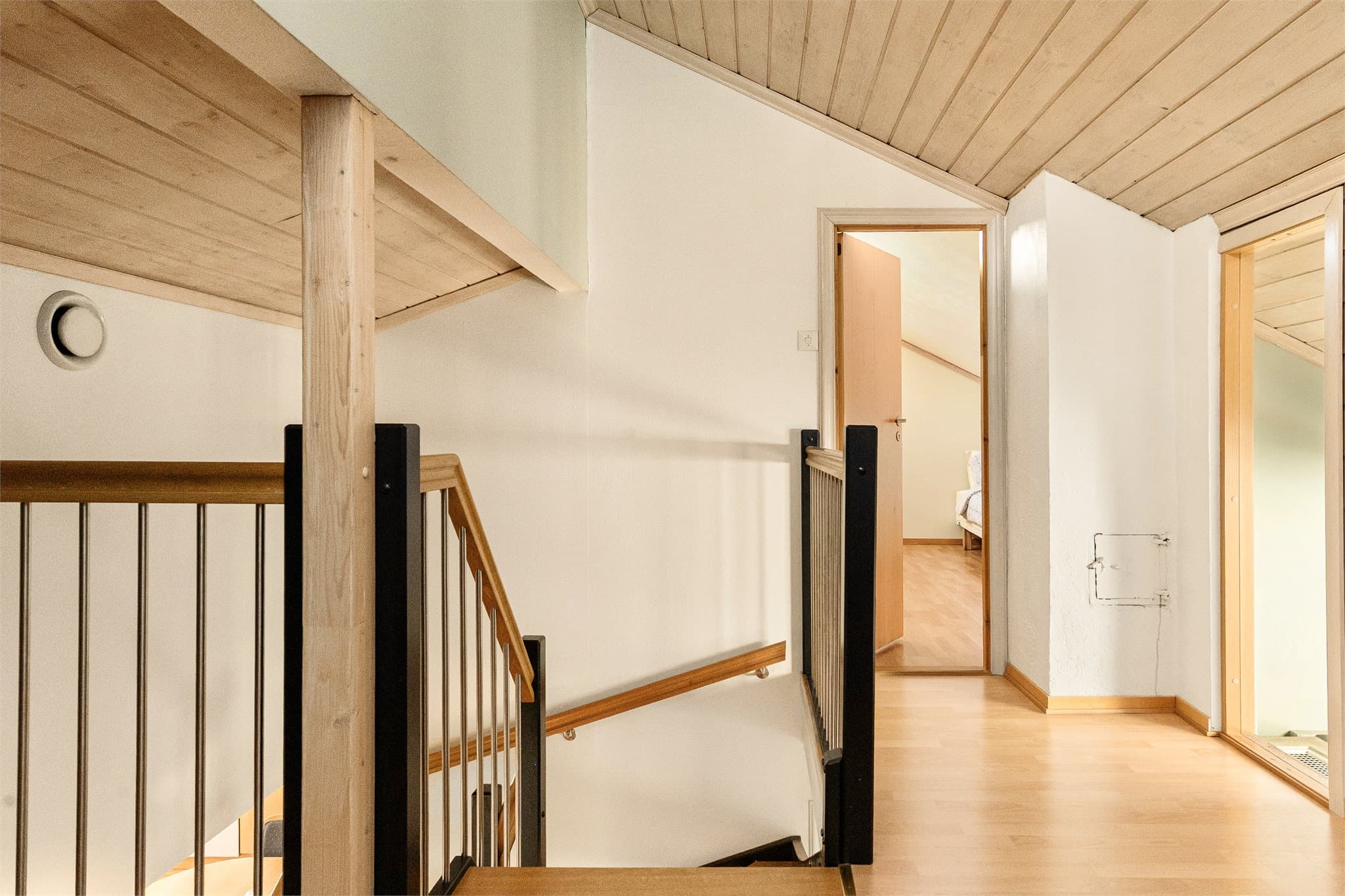 - Loftsetasjen måler totalt 18m² -