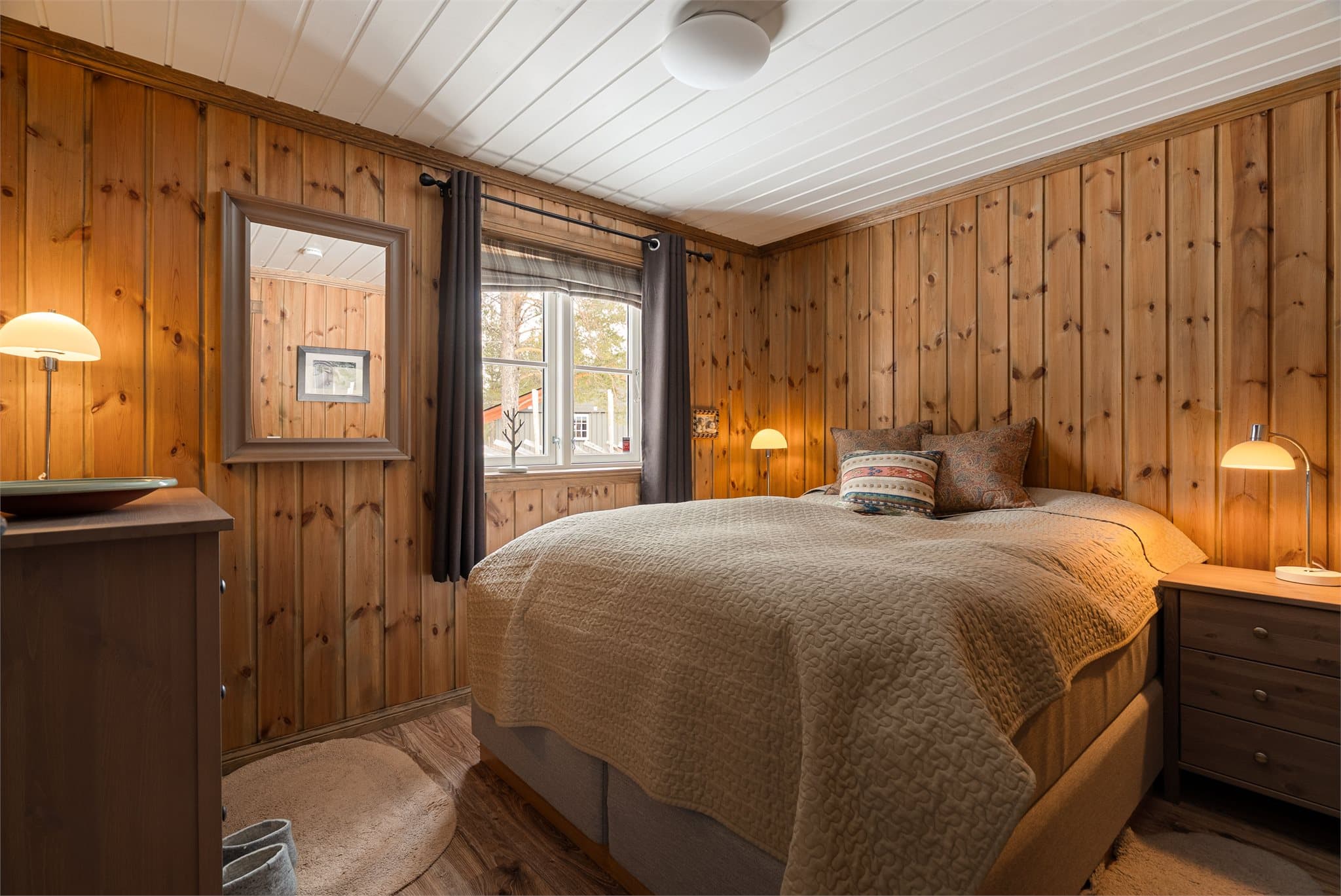 Hovedsoverommet er på 8,5 kvm og har god plass til dobbeltseng og ønskelig møblement.