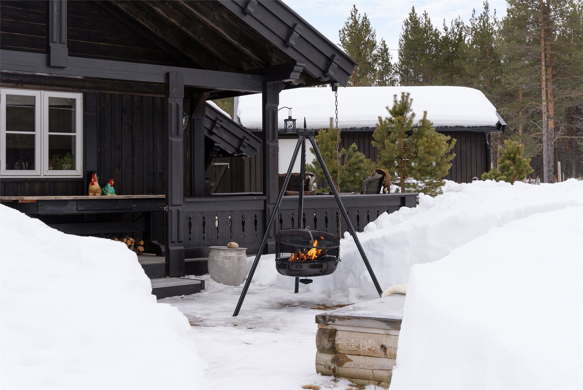 Her får man et vakkert opparbeidet uteområde med god plass til hyggelige stunder utendørs.