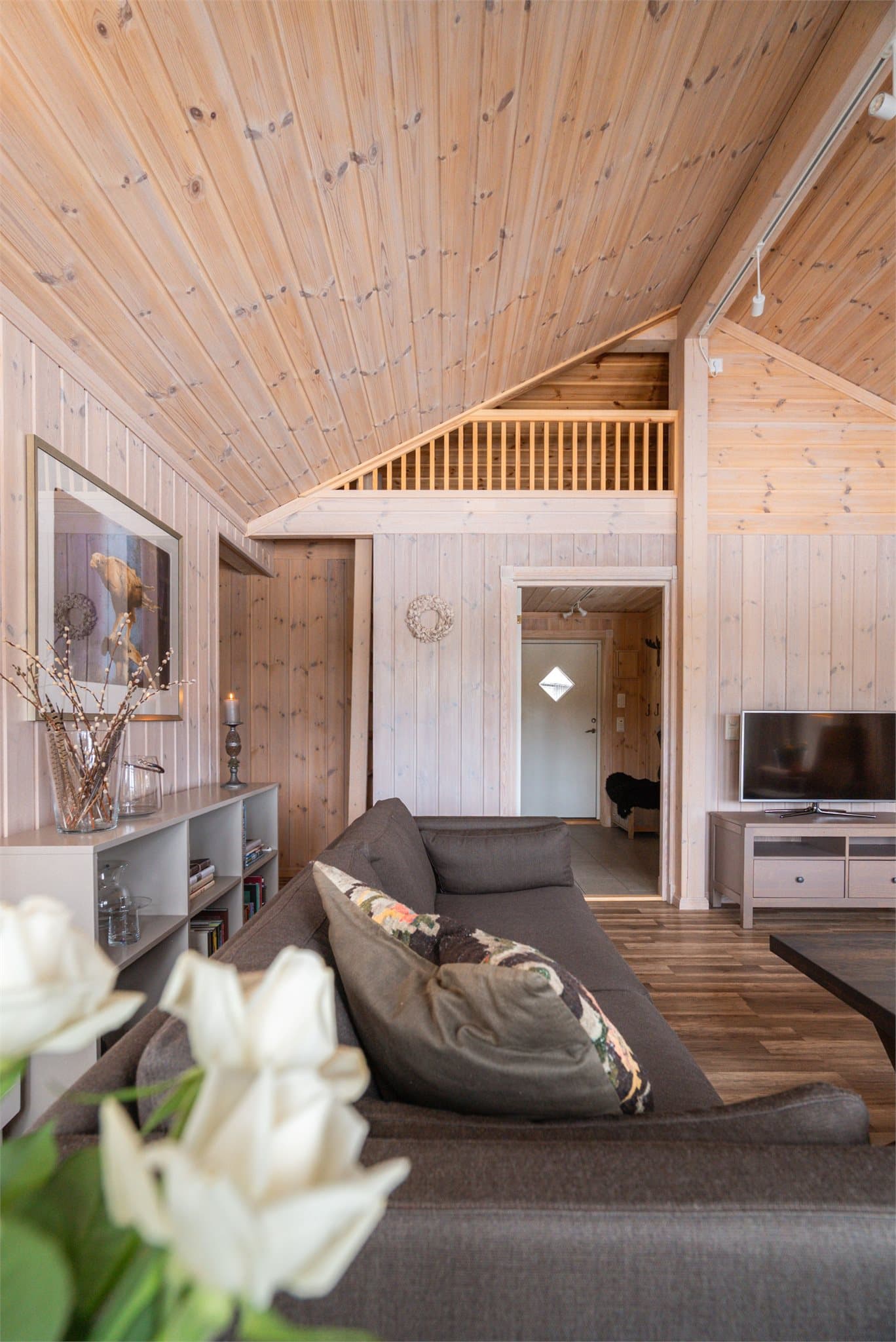 Hytta er fra 2013 og holder en gjennomgående høy standard.