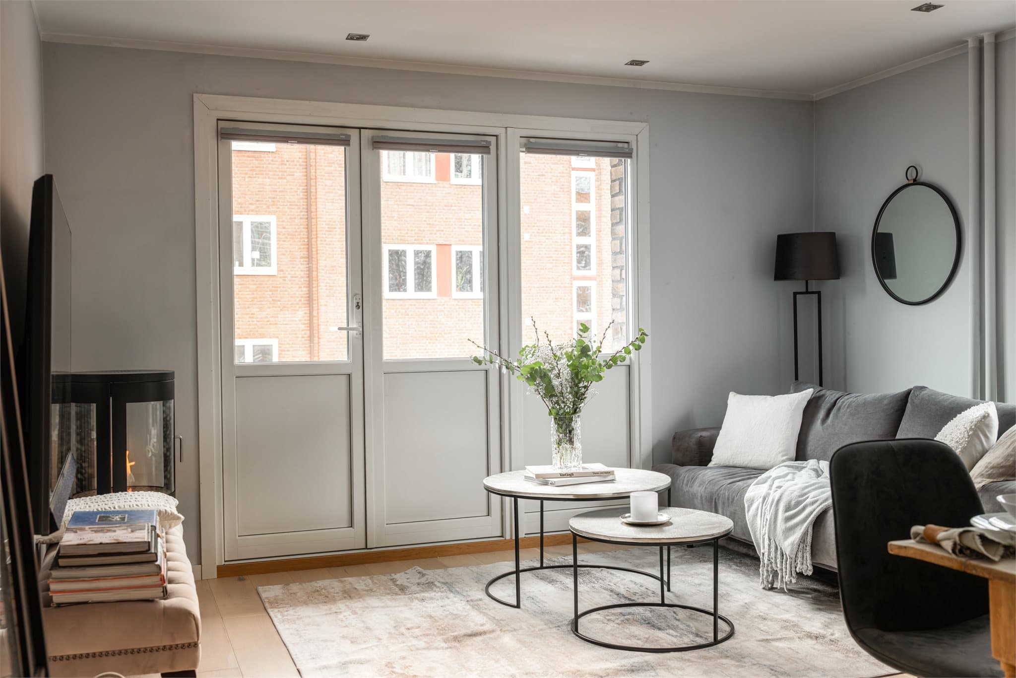 Leiligheten er malt i lekre toner og fremstår som svært delikat.