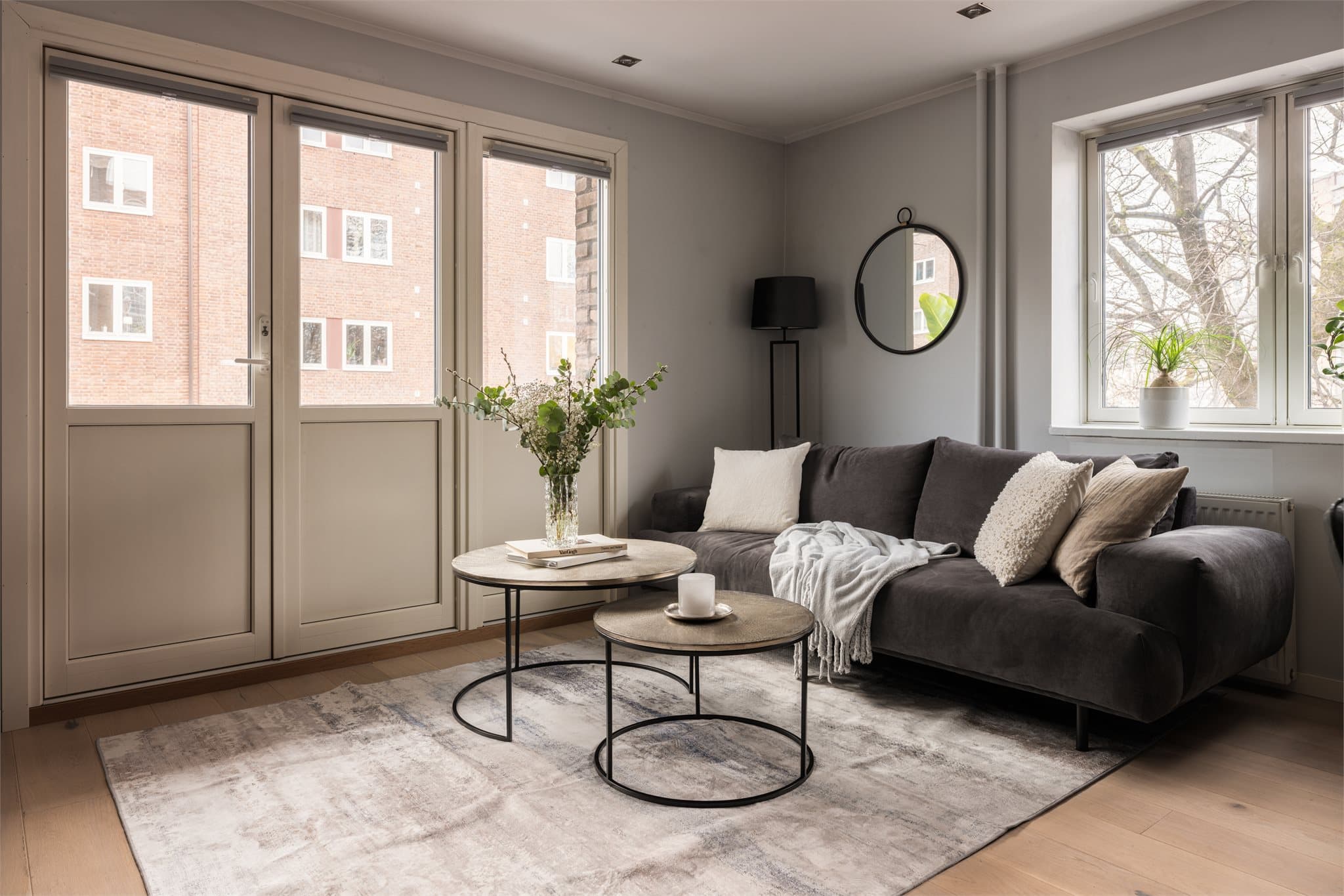 En lys og sjarmerende 2-roms med solrik balkong og sentral beliggenhet.