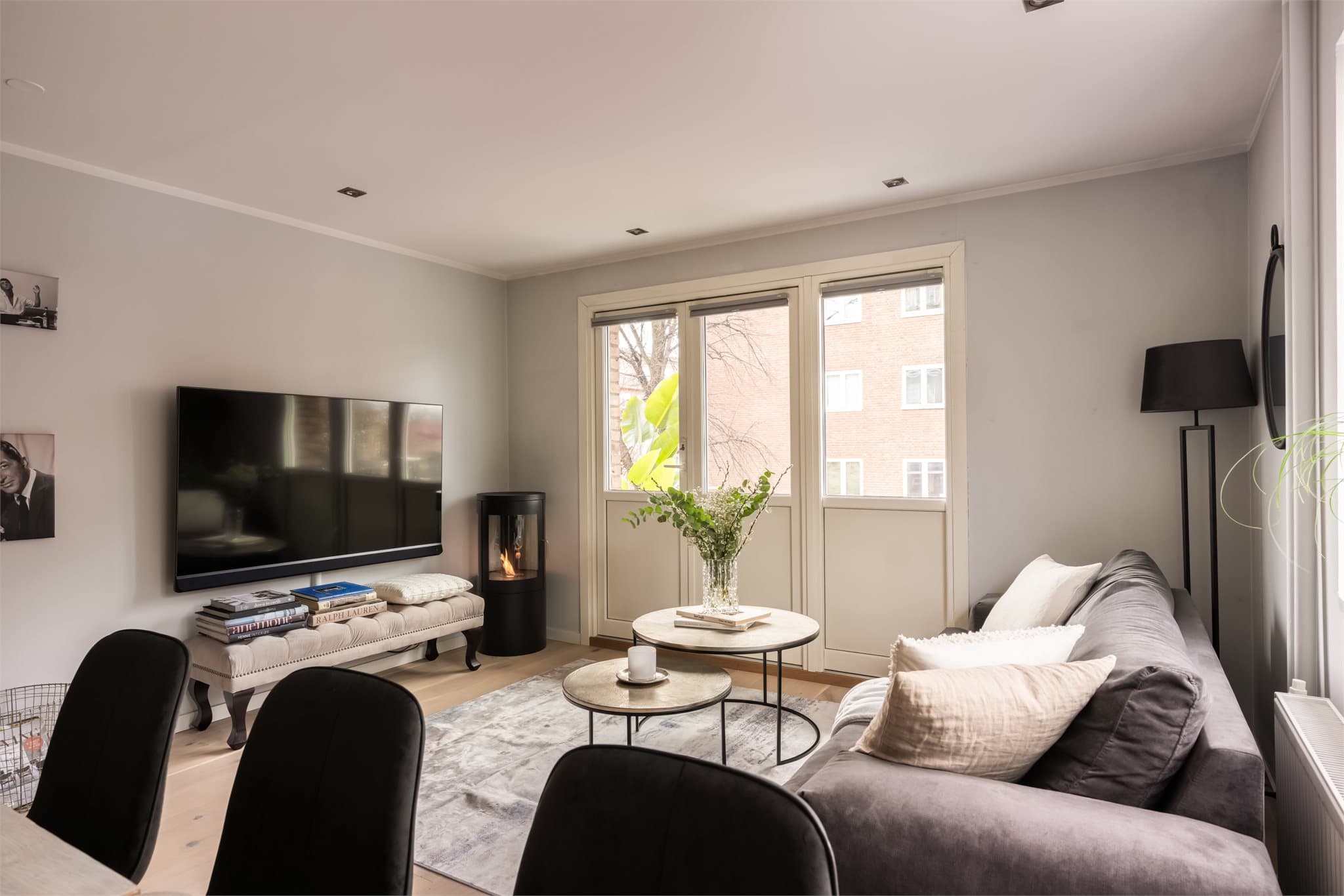 Stuen er boligens naturlige oppholdsrom - med herlig romfølelse.