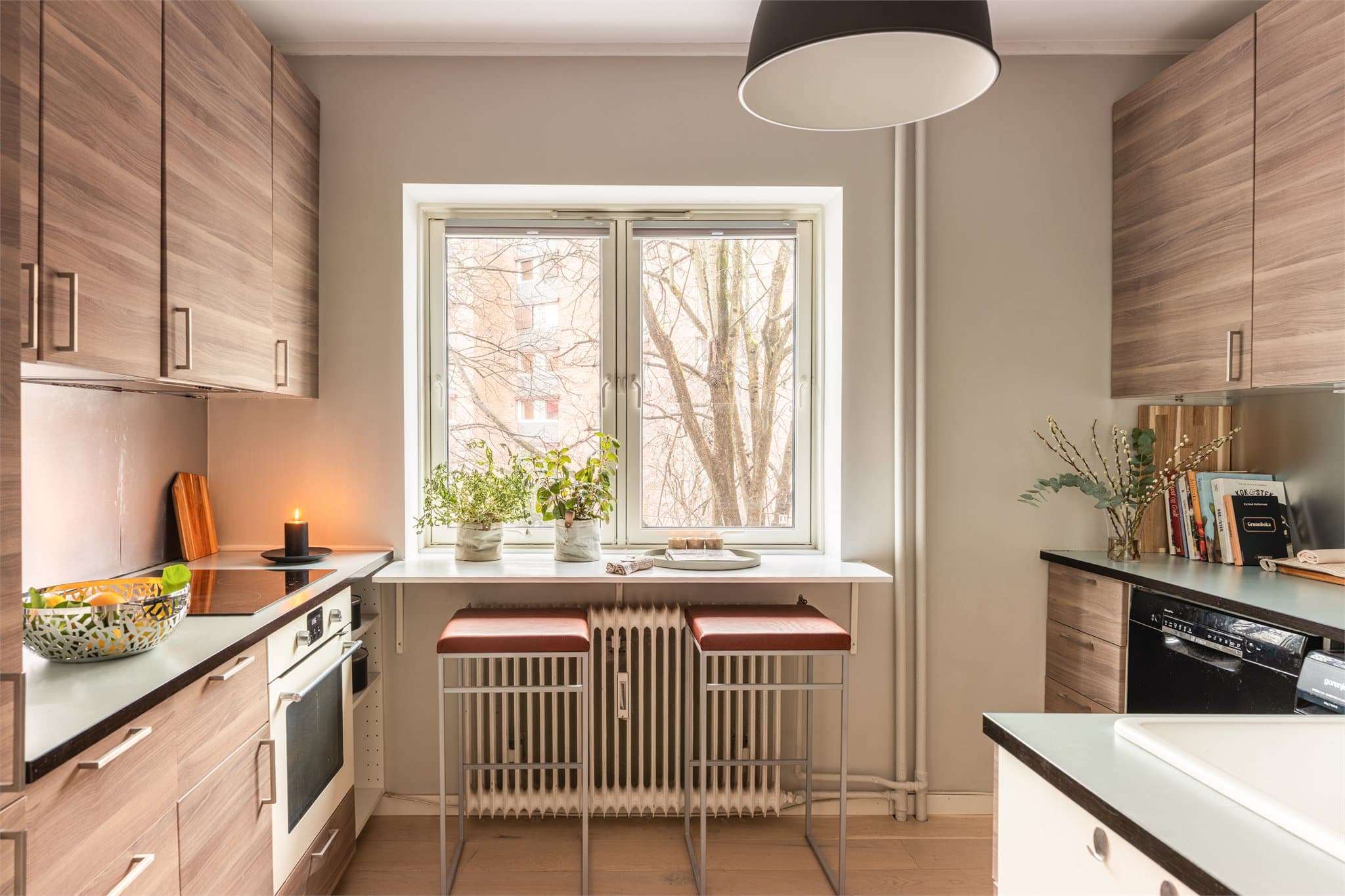 Moderne IKEA-kjøkken i tidløs utførelse.