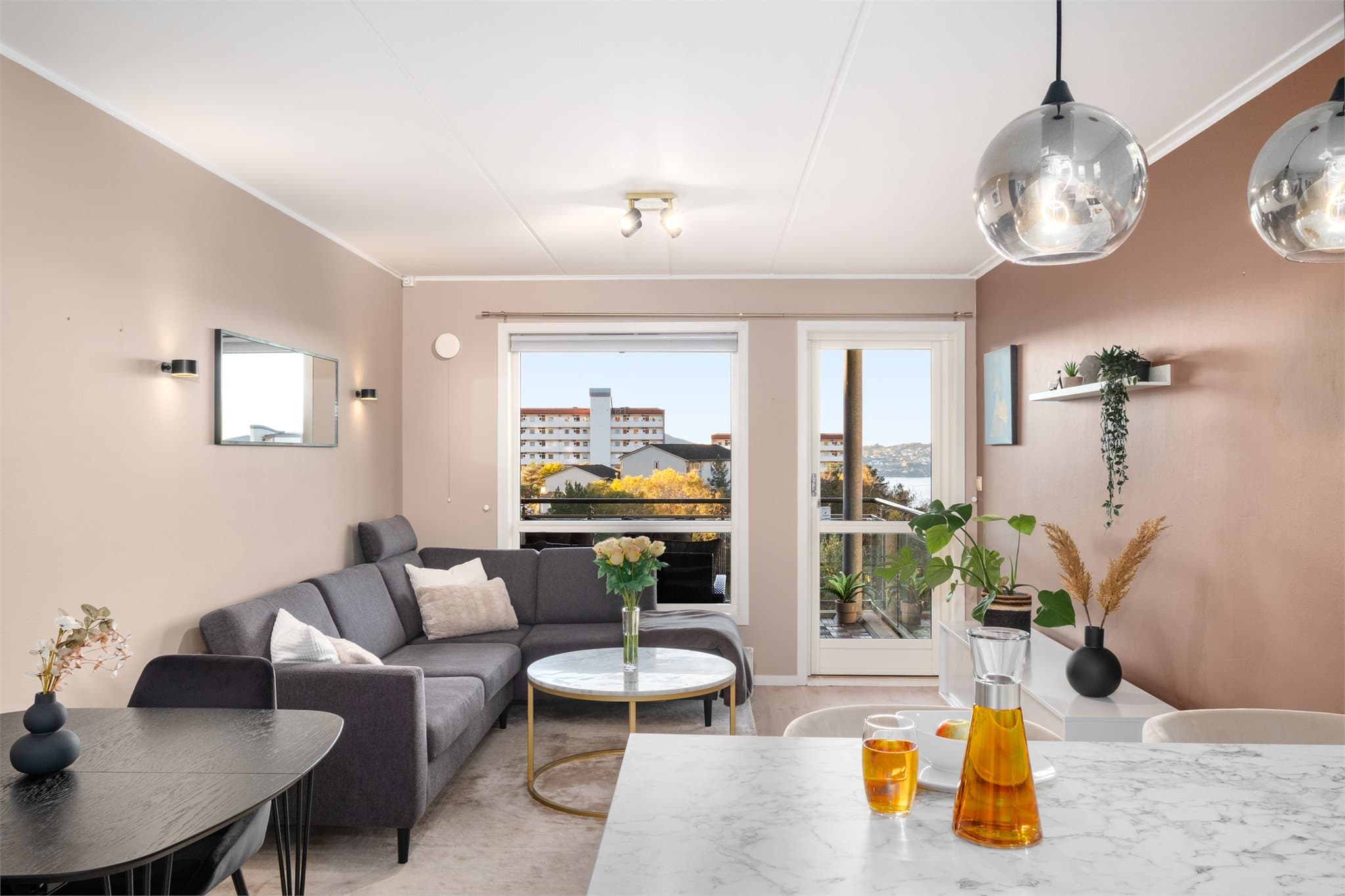 - En flott 3-roms ende-/hjørneleilighet i et veletablert sameie og rolig boligfelt -