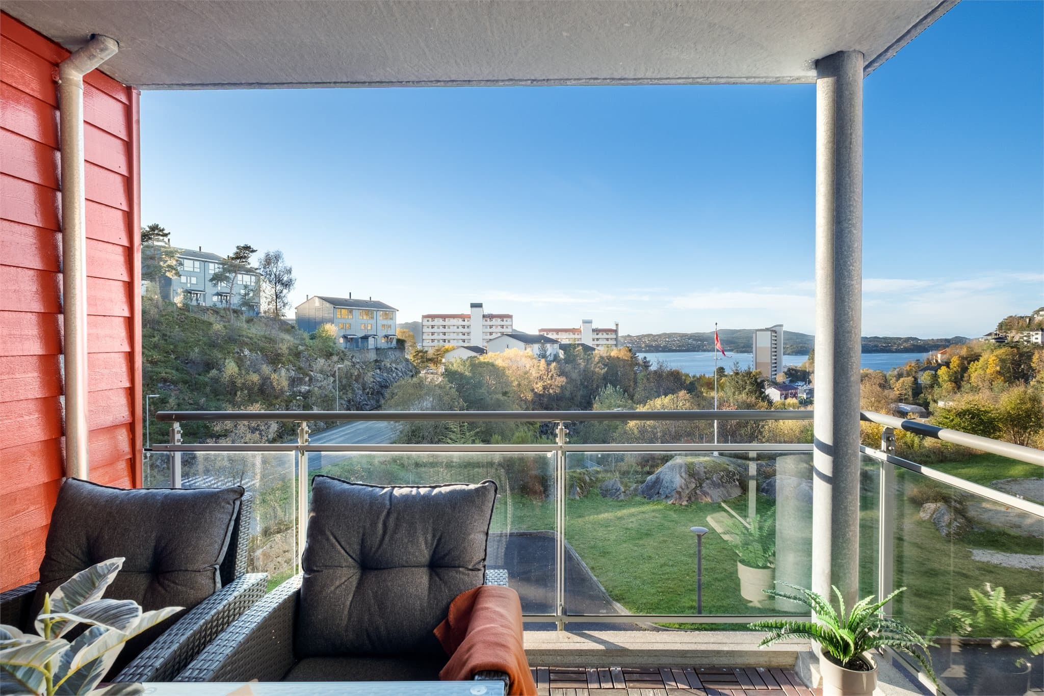 - Vestvendt altan på 10m² med sommersol fra ca. kl. 16 til kl. 23 -