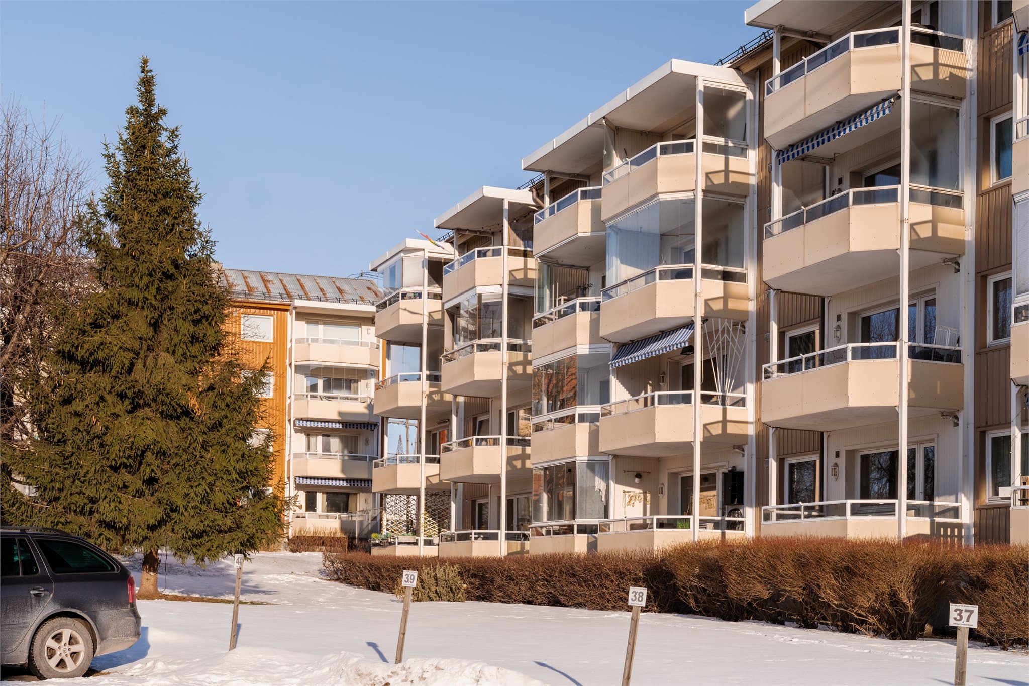 Til leiligheten hører to kjellerboder på til sammen 6 m².