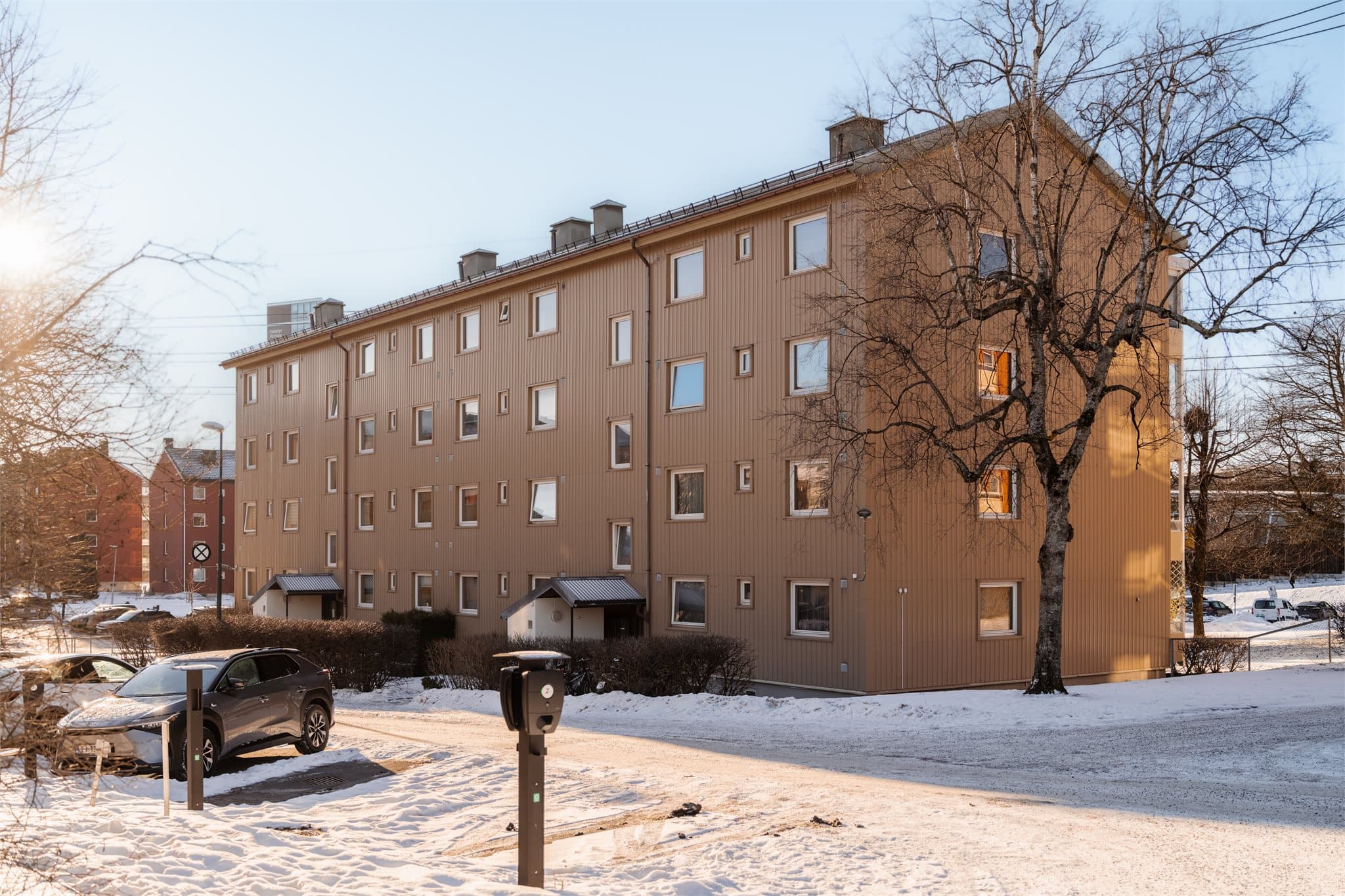 Leiligheten er en del av Helsfyr Borettslag som ligger i et barnevennlig og godt etablert område.
