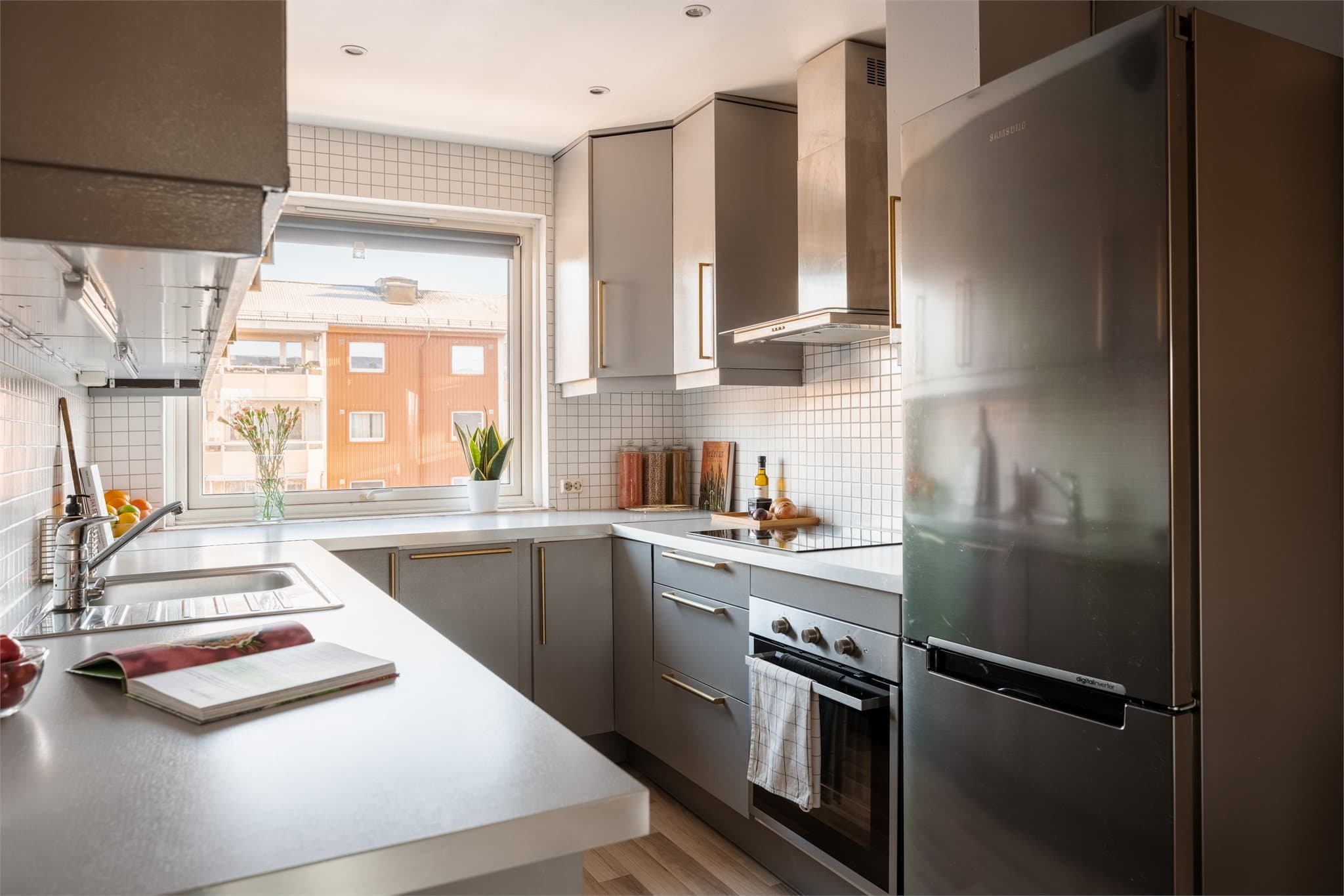 Her er det også integrert oppvaskmaskin for en enklere hverdag.