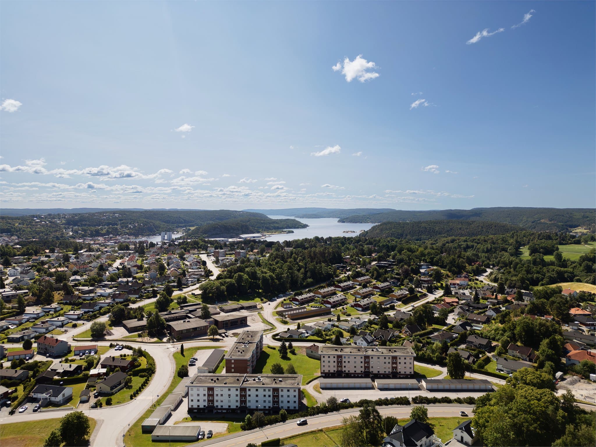 Fra området er det kort kjøretur til Halden sentrum og Iddefjorden.