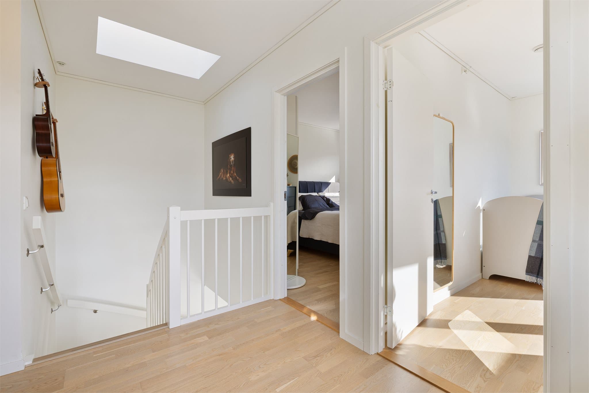 Boligens soverom er av god størrelse og byr på gode muligheter for en fleksibel innredning.