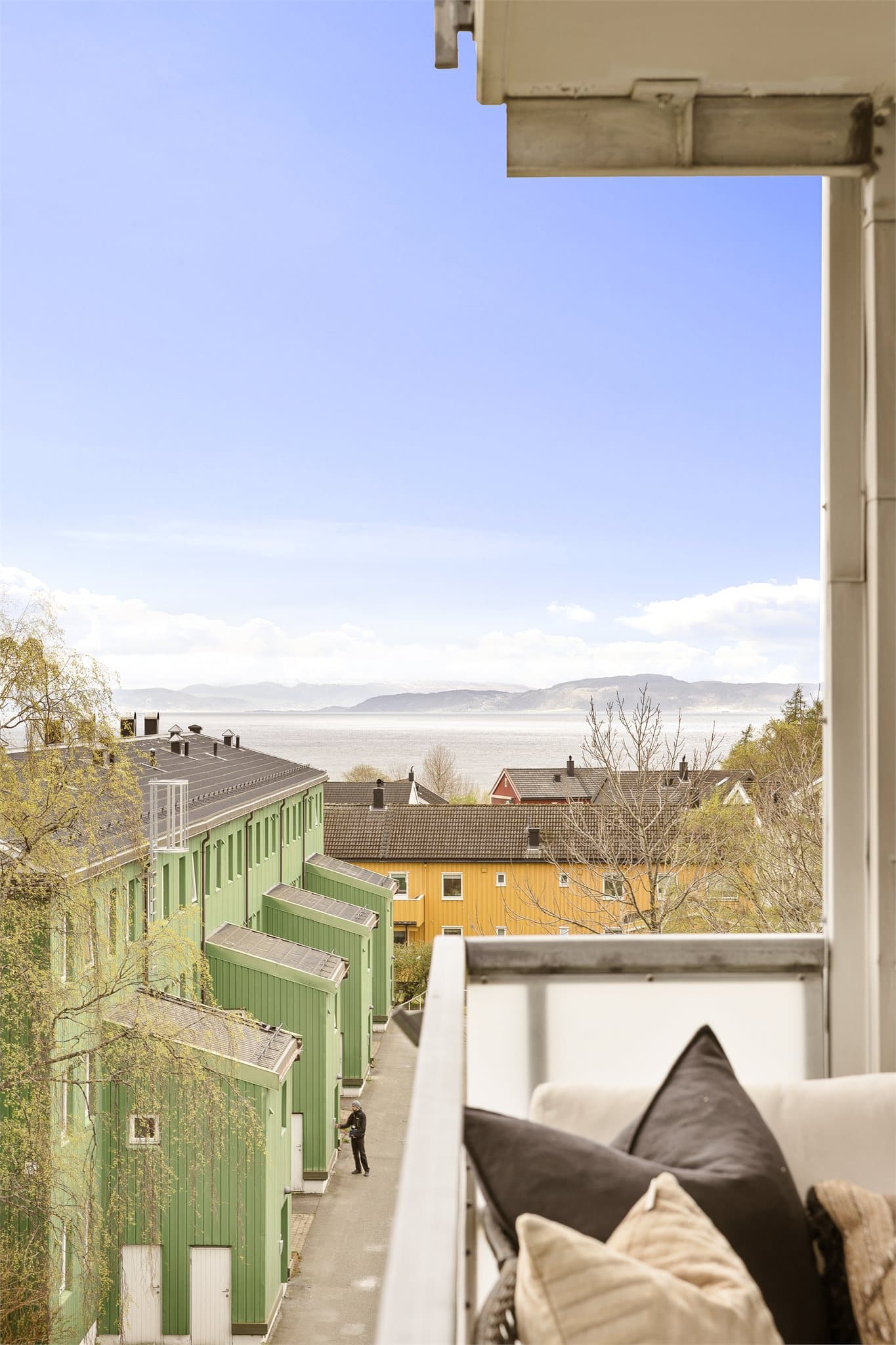 Eiendommen har umiddelbar nærhet til flotte turmuligheter, særlig Ladestien og Korsvika som et yndet område for både løping og rekreasjon. Turen kan enkelt forlenges mot Rotvoll og videre til Grillstad.