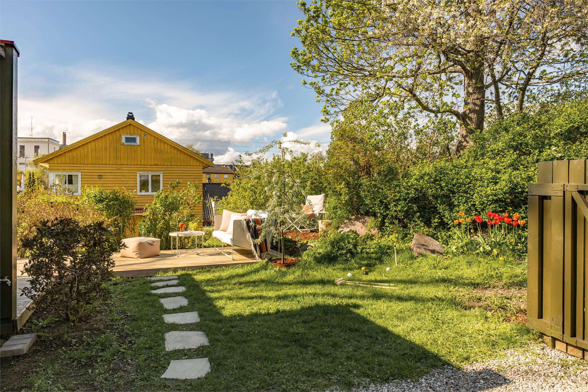 Det er også hagearealer hvor du kan spille kubb og nyte solen med gode venner og familie.