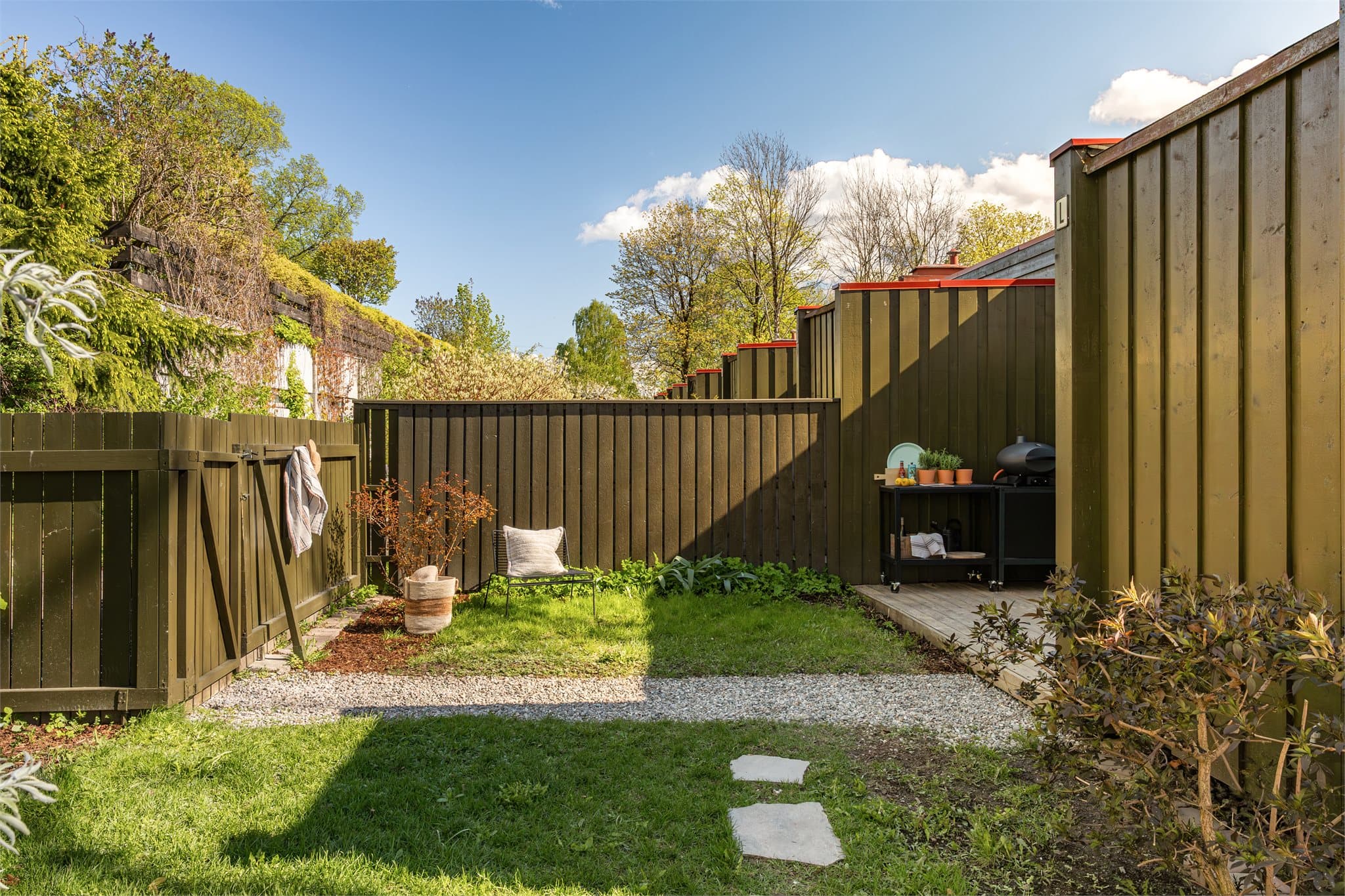 Som siste på rekken er det heller ingen som går "forbi" boligen annet enn de som skal på besøk så her får du privatliv.