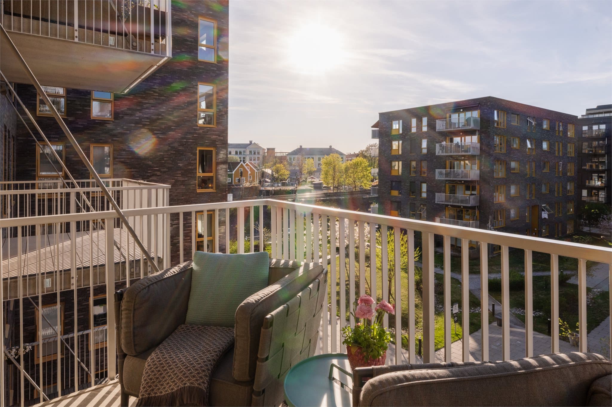 Direkte utgang til en herlig balkong på 6 m² vendt mot indre gårdsrom.