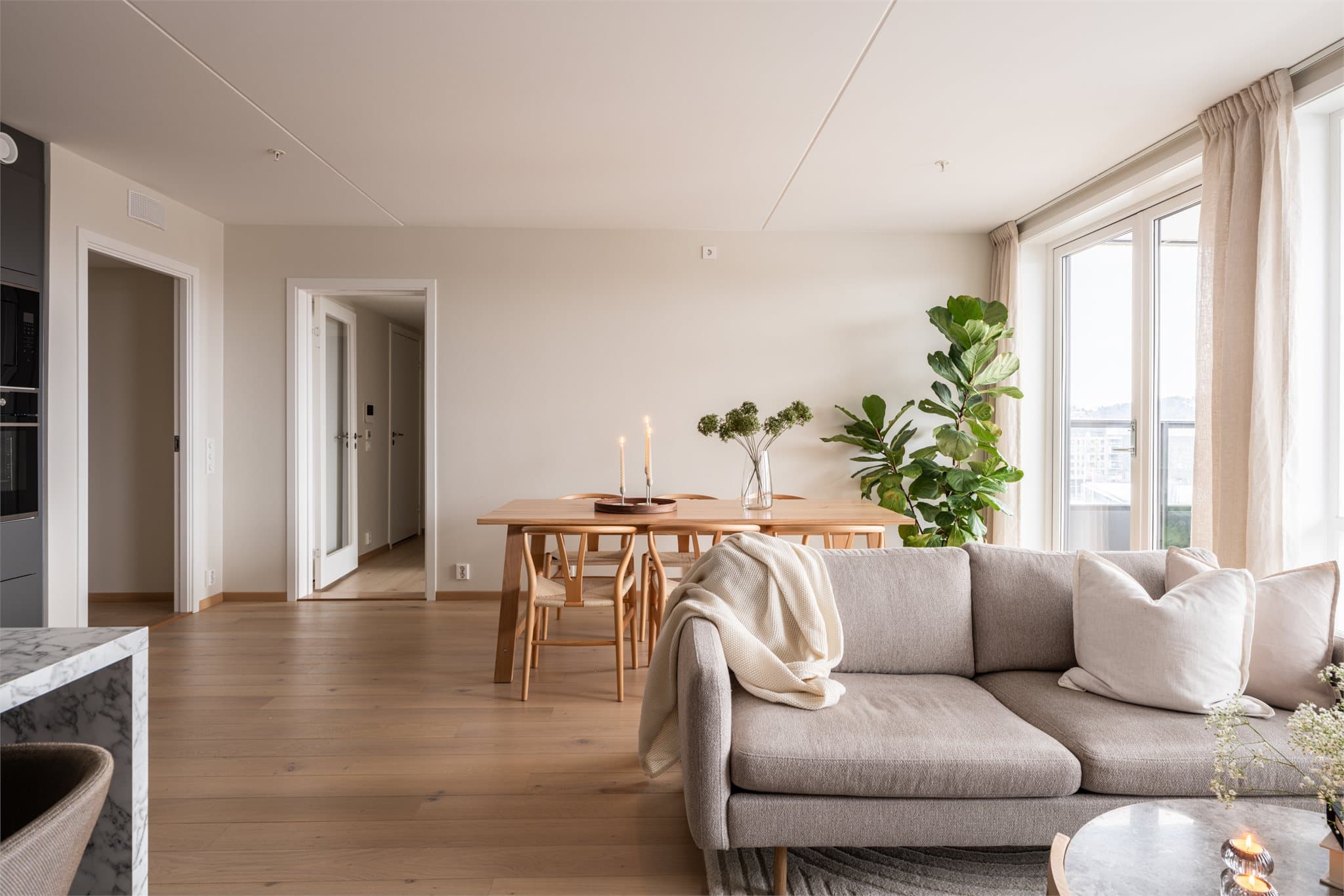 Kjekt å vite er at leiligheten varmes opp med radiatorer tilknyttet fjernvarme.