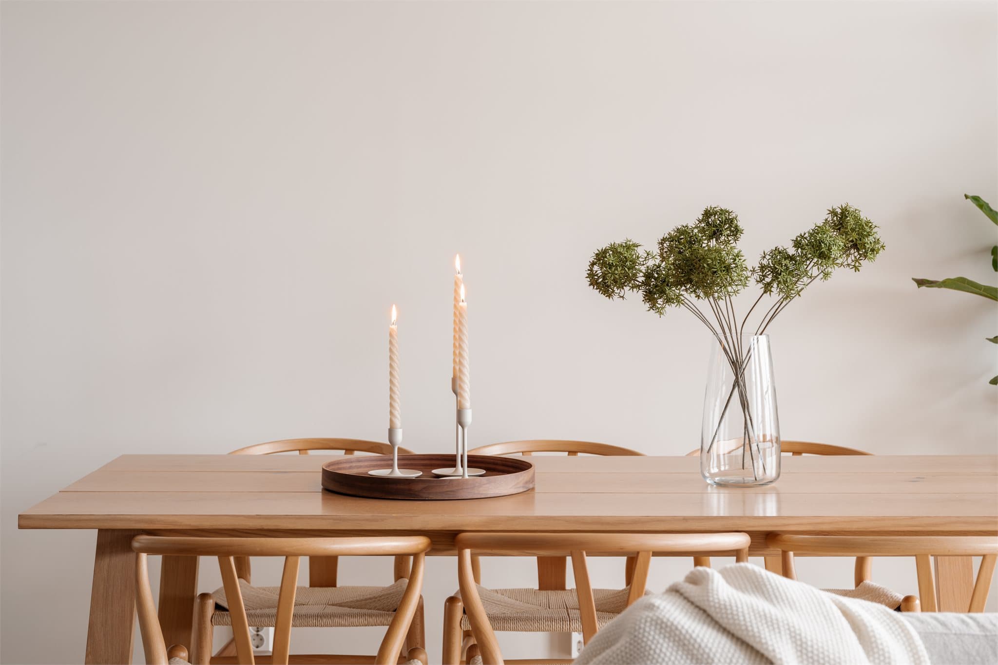 Spiseplassen her blir en favoritt, og et fint sted for de daglige måltidene, lekselesing og hyggelige middager med familie og venner.