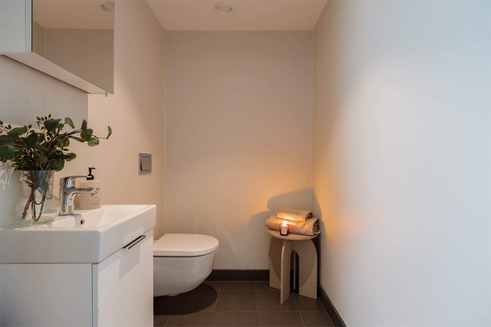 Et praktisk, separat toalett perfekt for familien ved travle morgener.