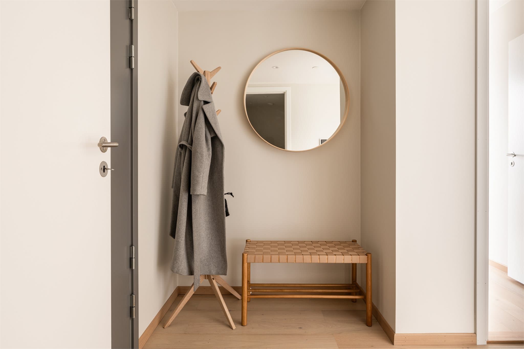 Nisje for oppbevaring av klær og sko.