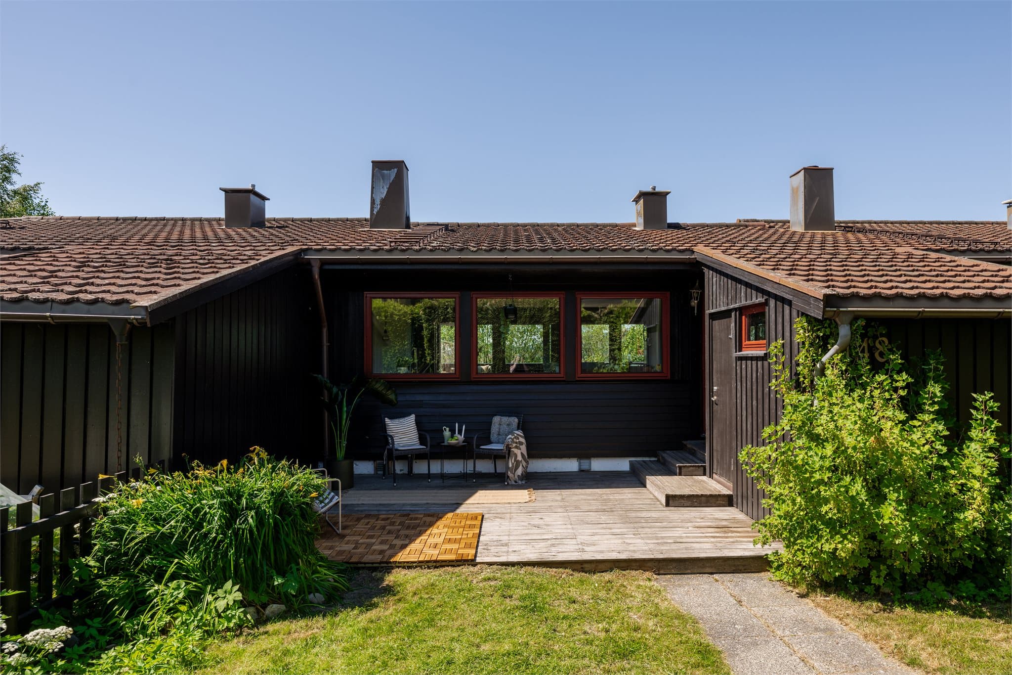 Dette er en lun sitteplass som gir et svært innbydende førsteinntrykk.