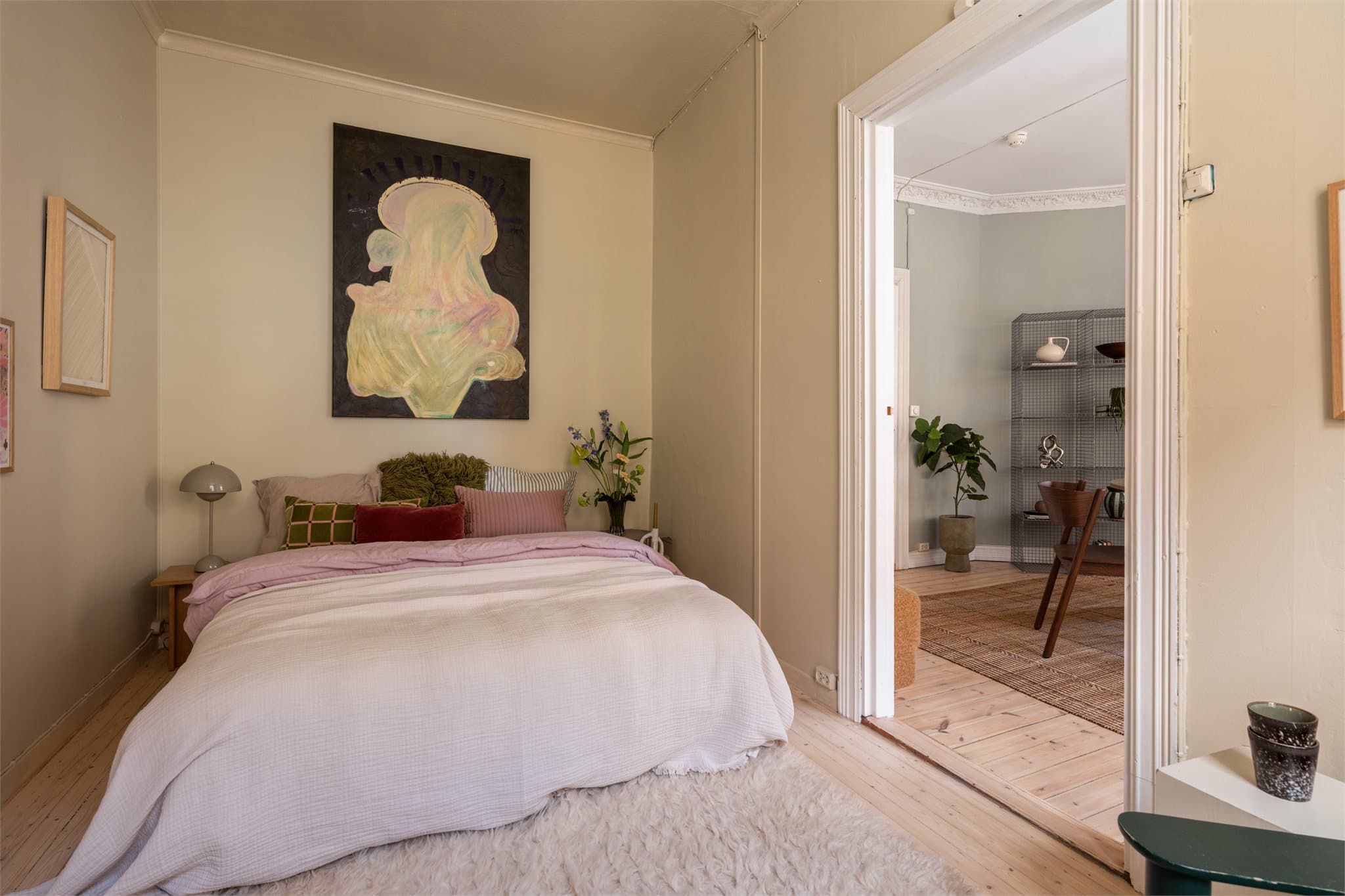 Soverommet er av god størrelse med plass til dobbeltseng og øvrig møblement.