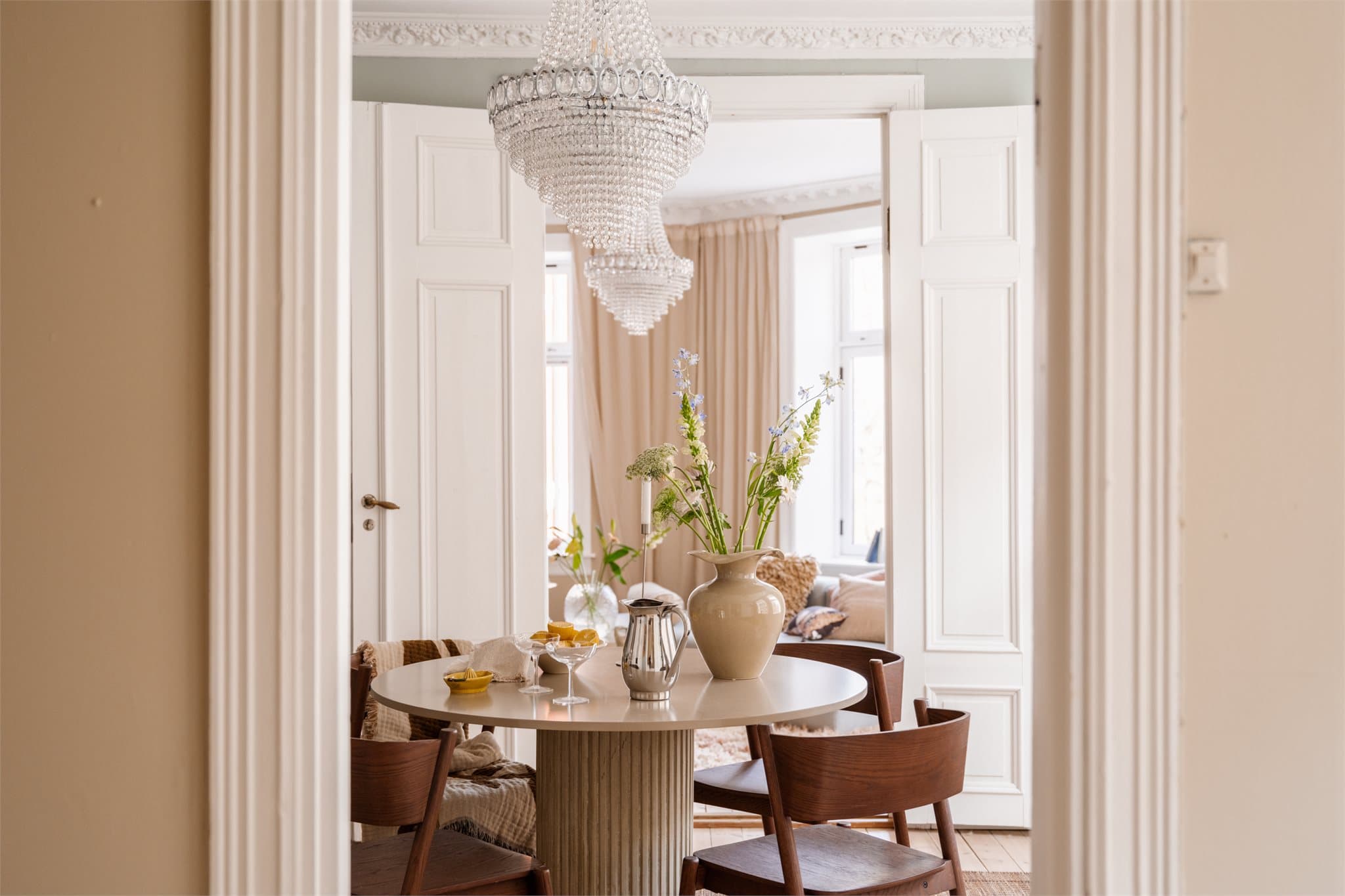 Vakker, klassisk og gjennnomgående hjørneleilighet sentralt på Fredensborg.