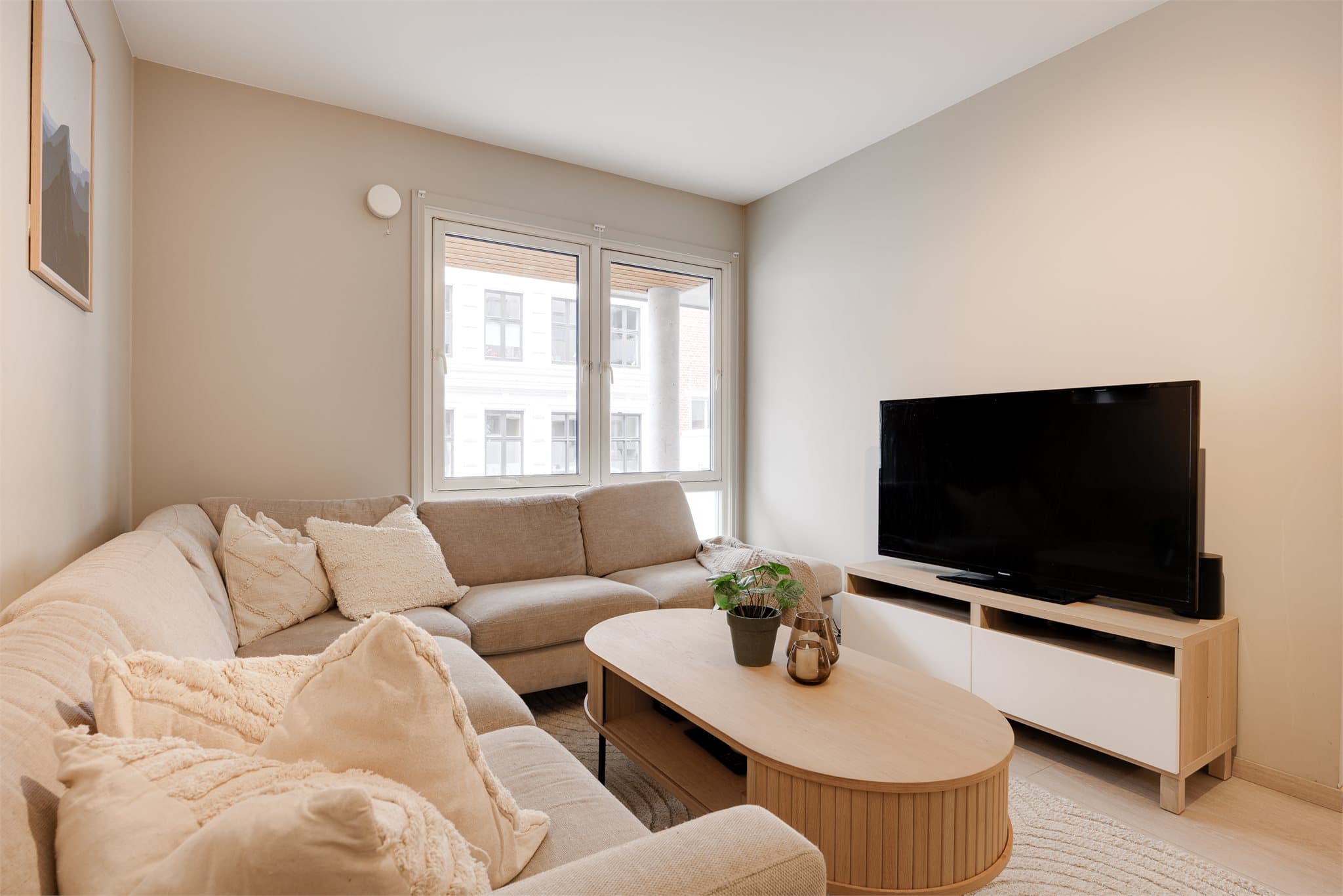 Her ligger alt til rette for både rolige hverdagskvelder og hyggelige sammenkomster med familie og venner.