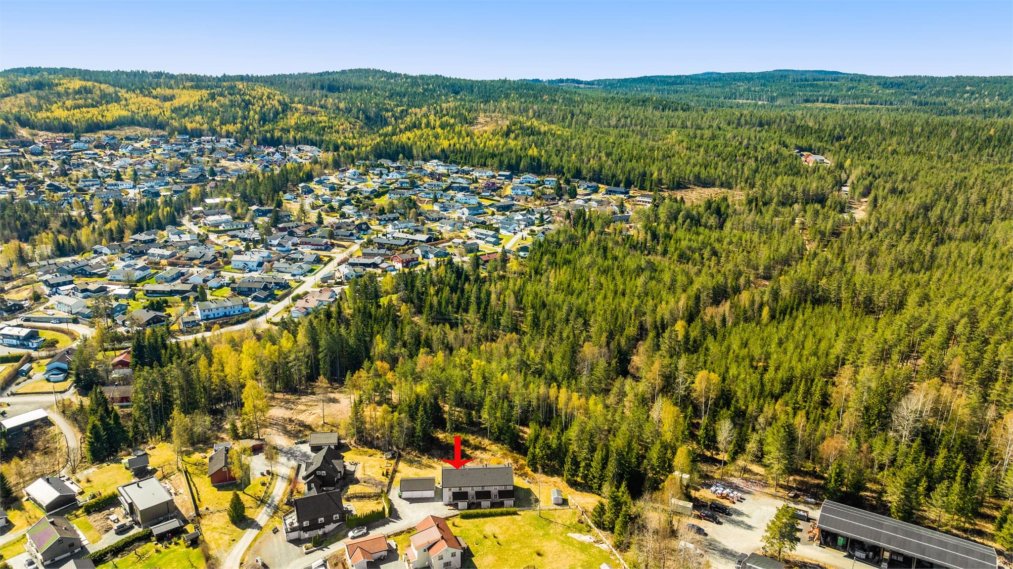 Familievennlig og etablert boligområde.