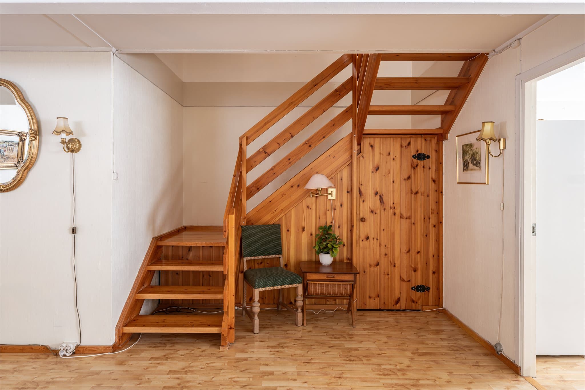 Trappeløp opp til 2. etasje.