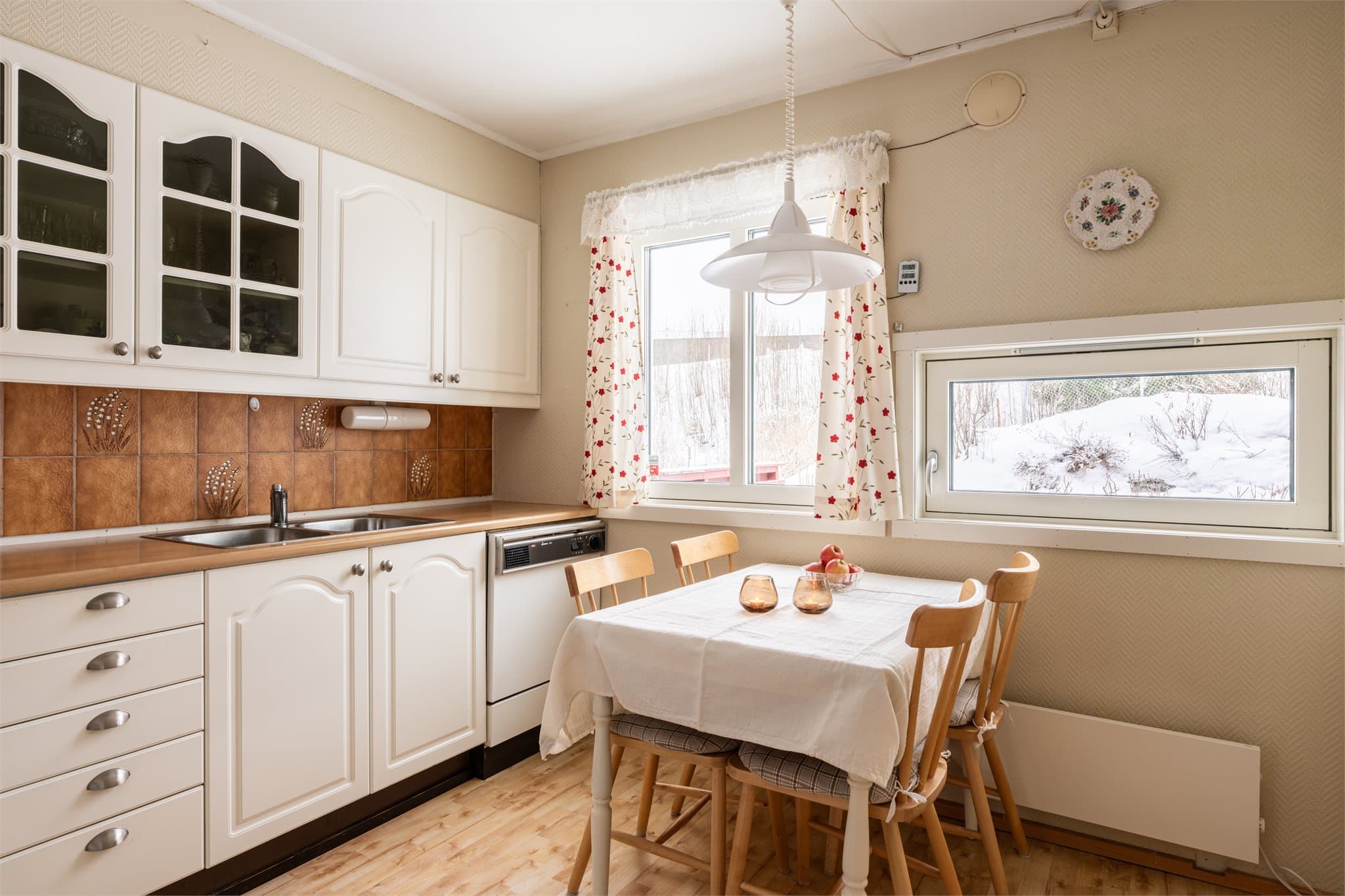 Kjøkkenet er av eldre standard, likevel velfungerende!