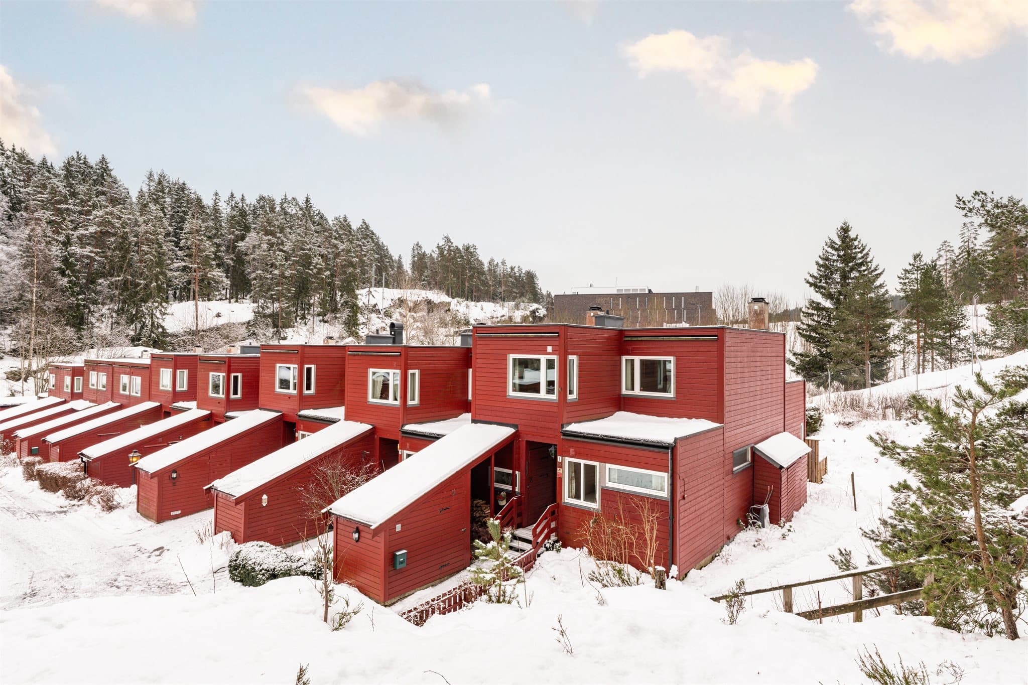 Det medfølger egen garasje med boligen.