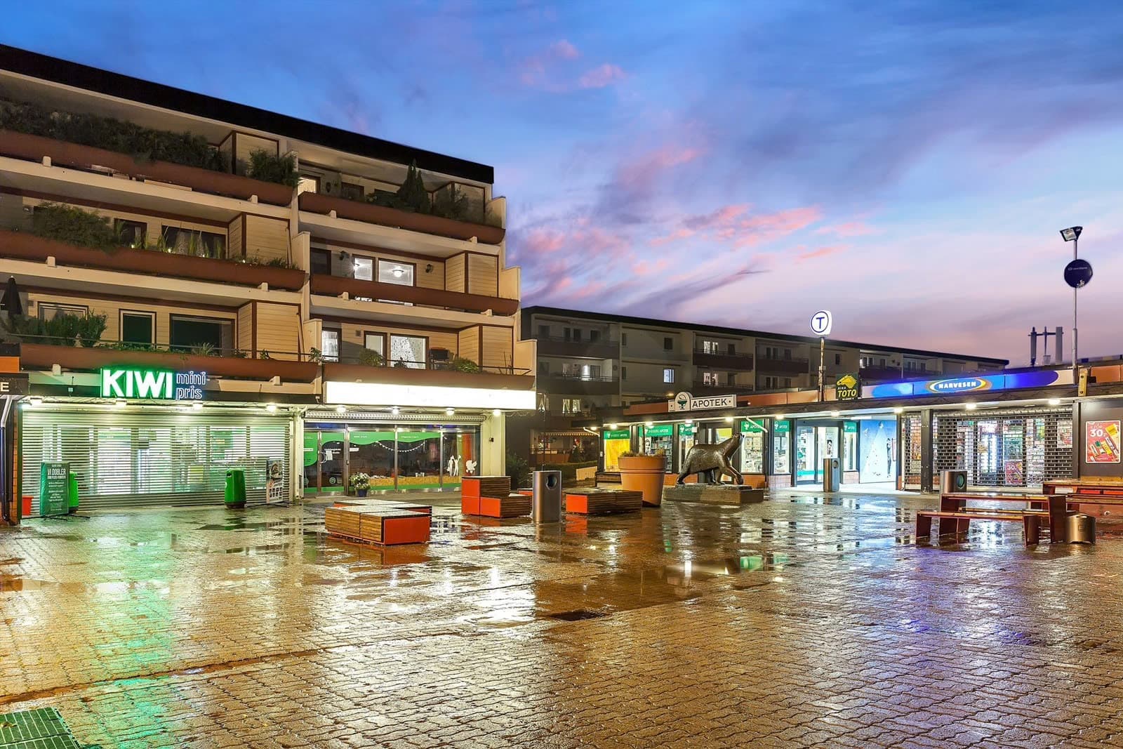 Lindeberg senter med apotek, Kiwi-butikk og frisør.