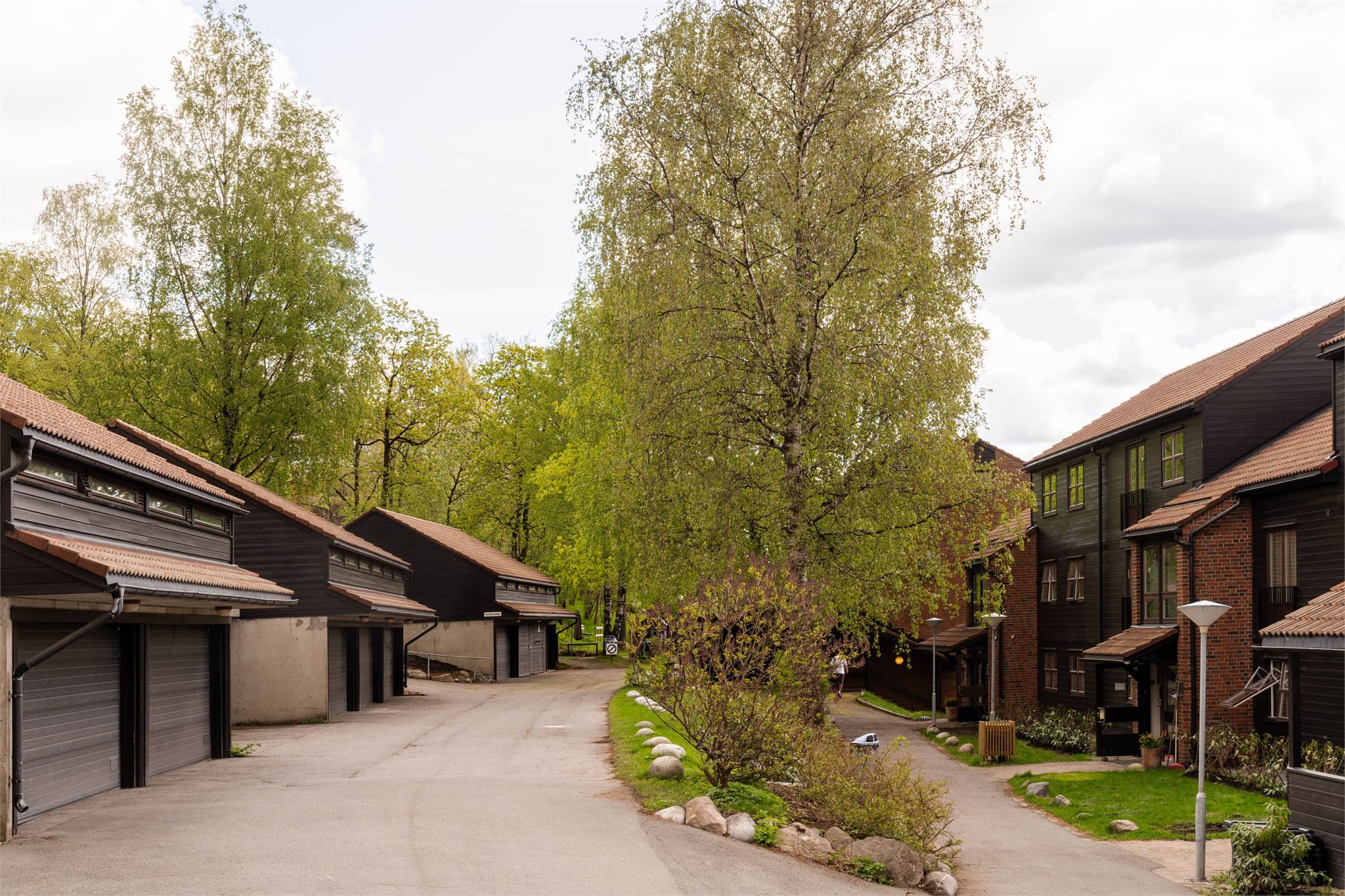 Et etablert og fredelig boligområde med lite gjennomgangstrafikk.