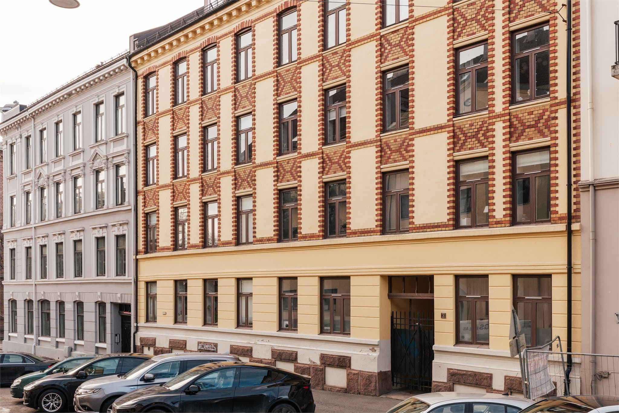 Her bor du sentralt, men samtidig skjermet, med grønne omgivelser, servicetilbud og kollektivtransport rett i nærheten.