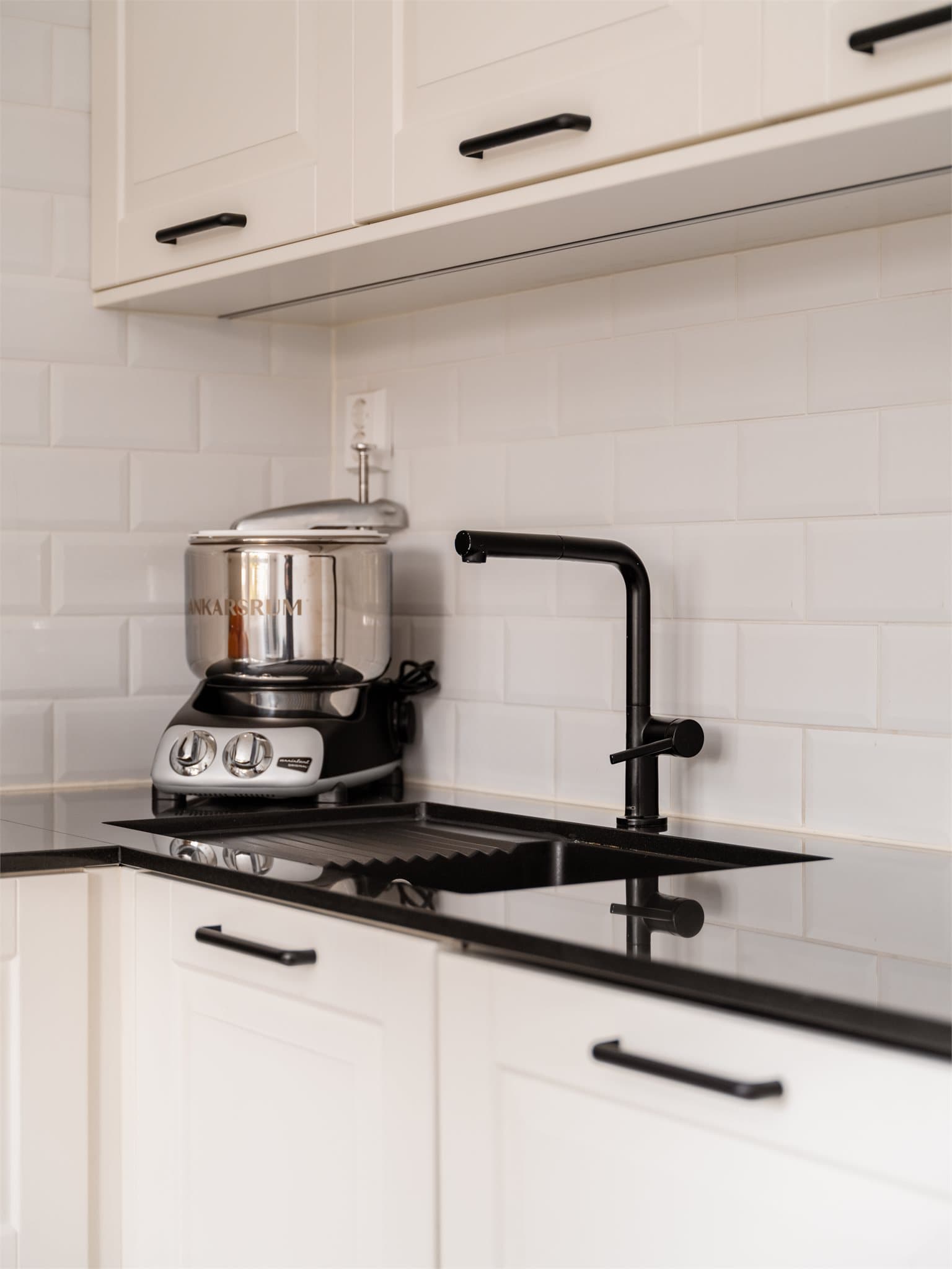 Kjøkkenet fremstår svært lekkert.