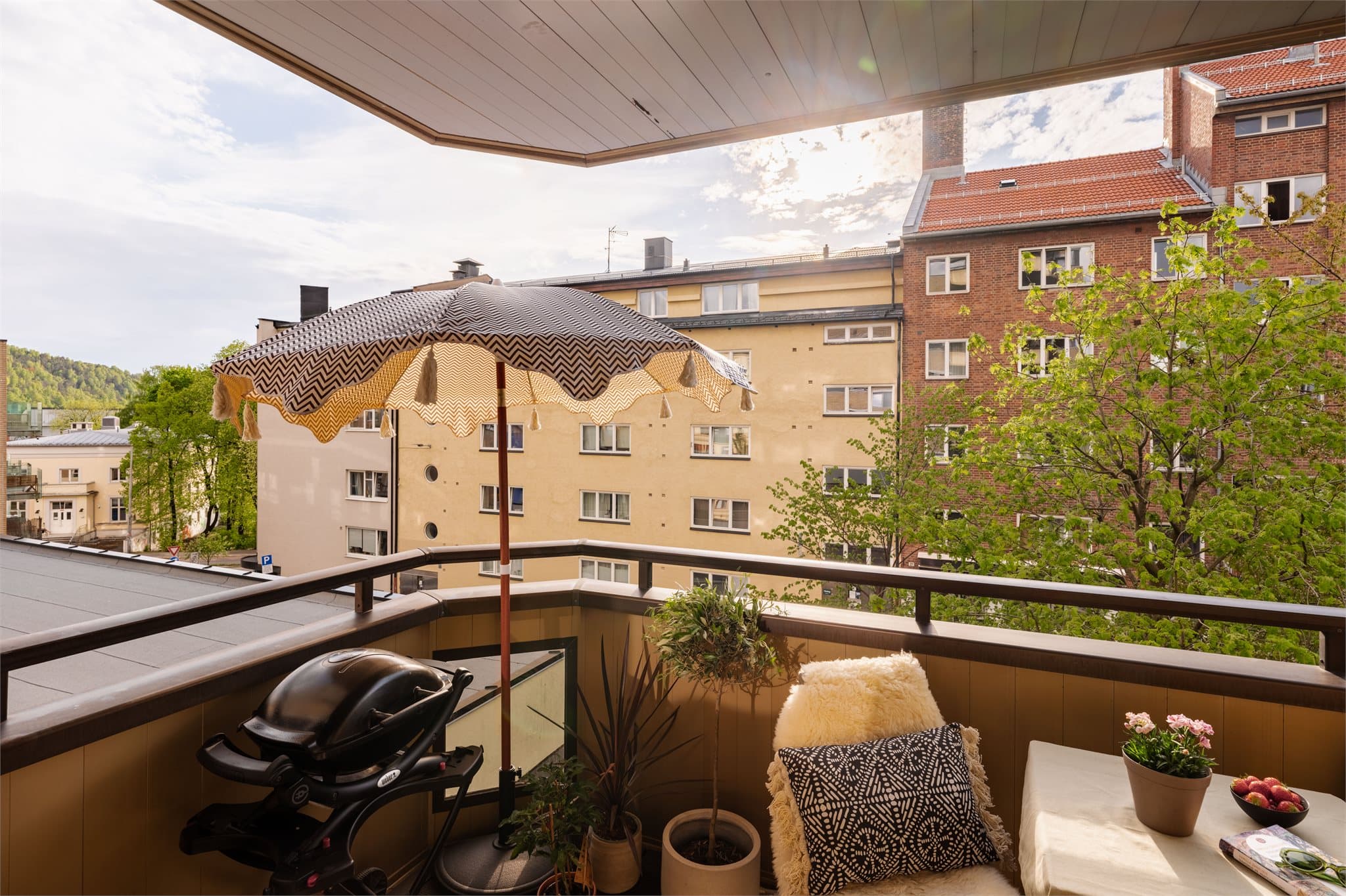 Her har man god kveldssol, hvor sommerkvelder kan nytes.