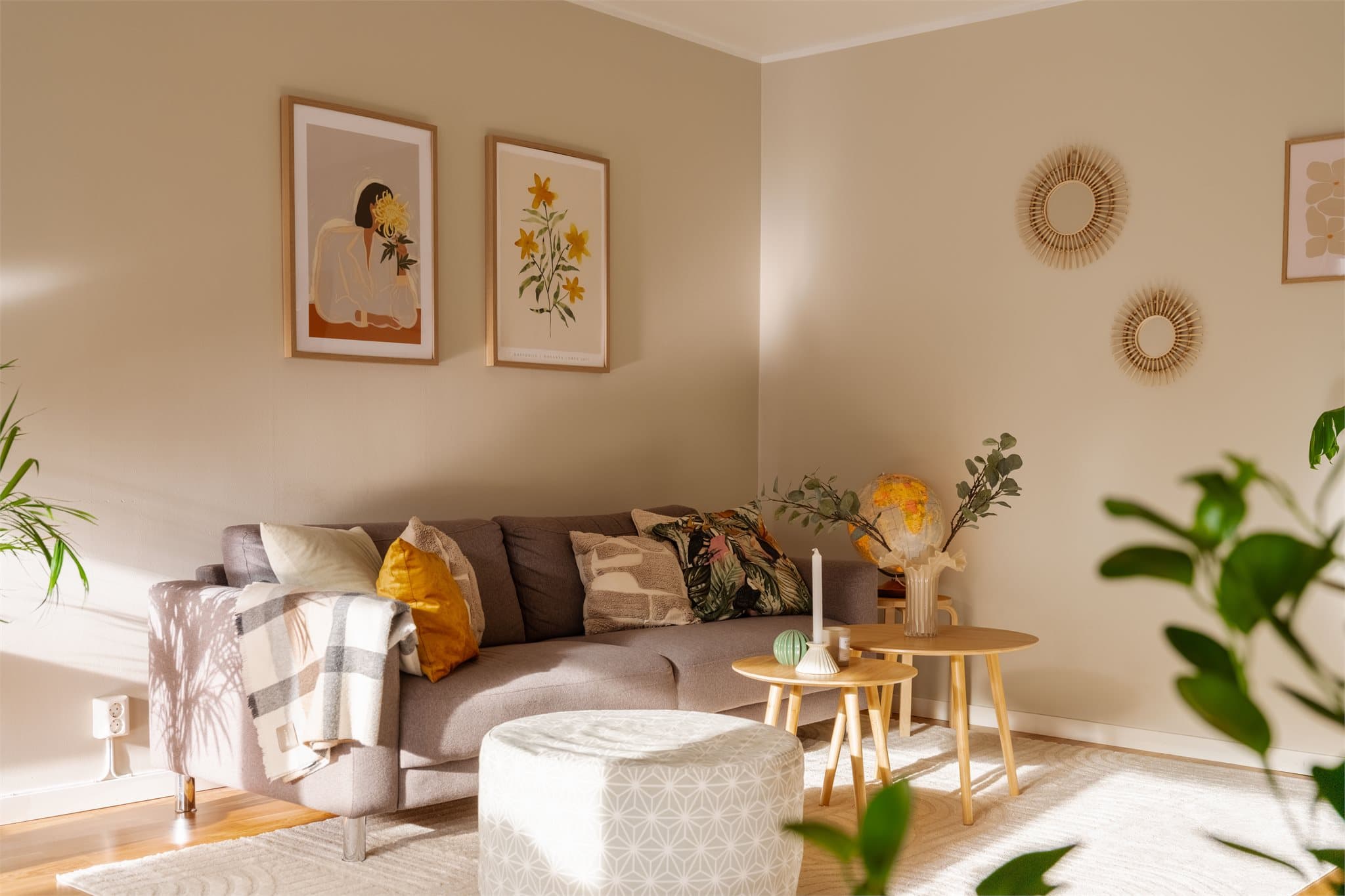 Oppvarming av leiligheten skjer via radiatorer koblet til fjernvarme.