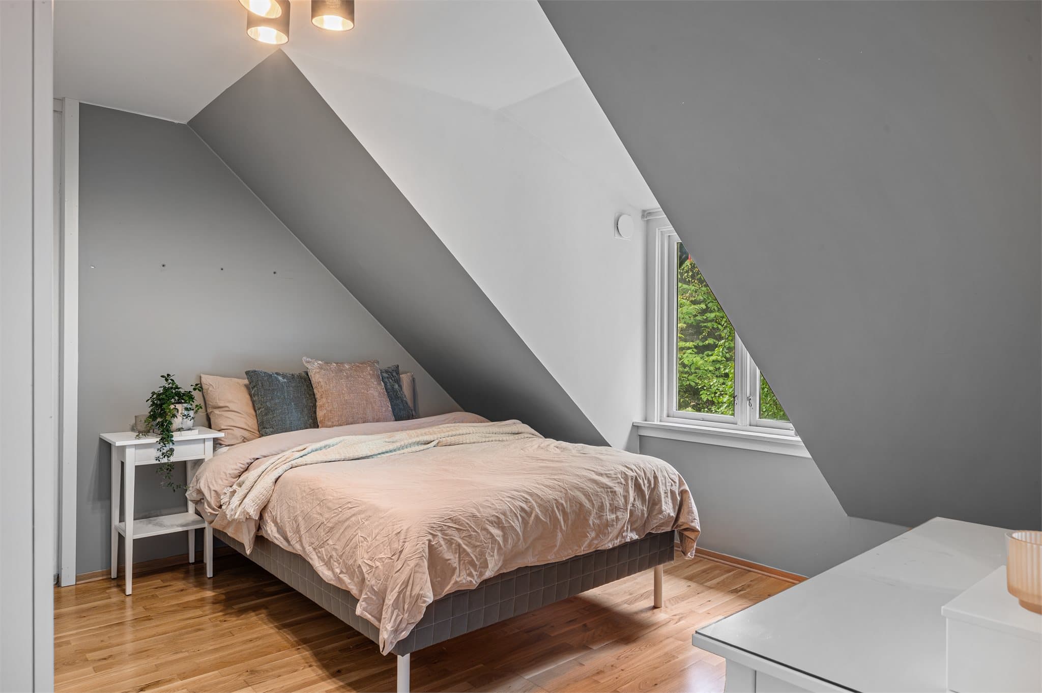 - Leilighetens soverom måler 10m² -