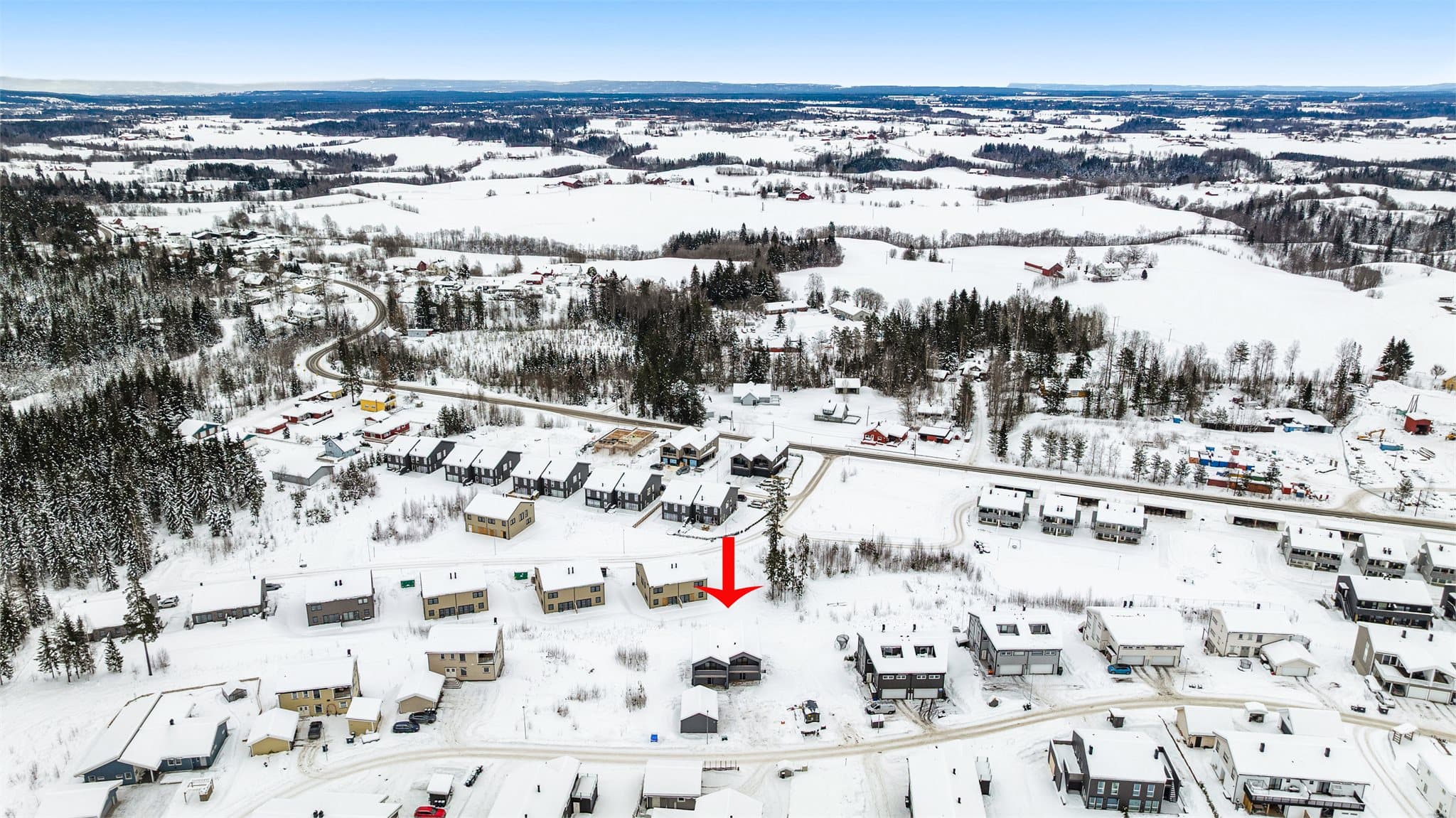 Kort vei til Åsvegen med bussholdeplass og kort vei til barnehager og skoler
