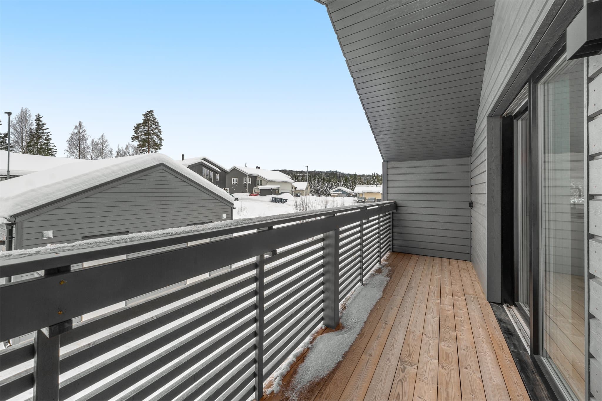 Overbygget balkong med adkomst fra kjøkkenet