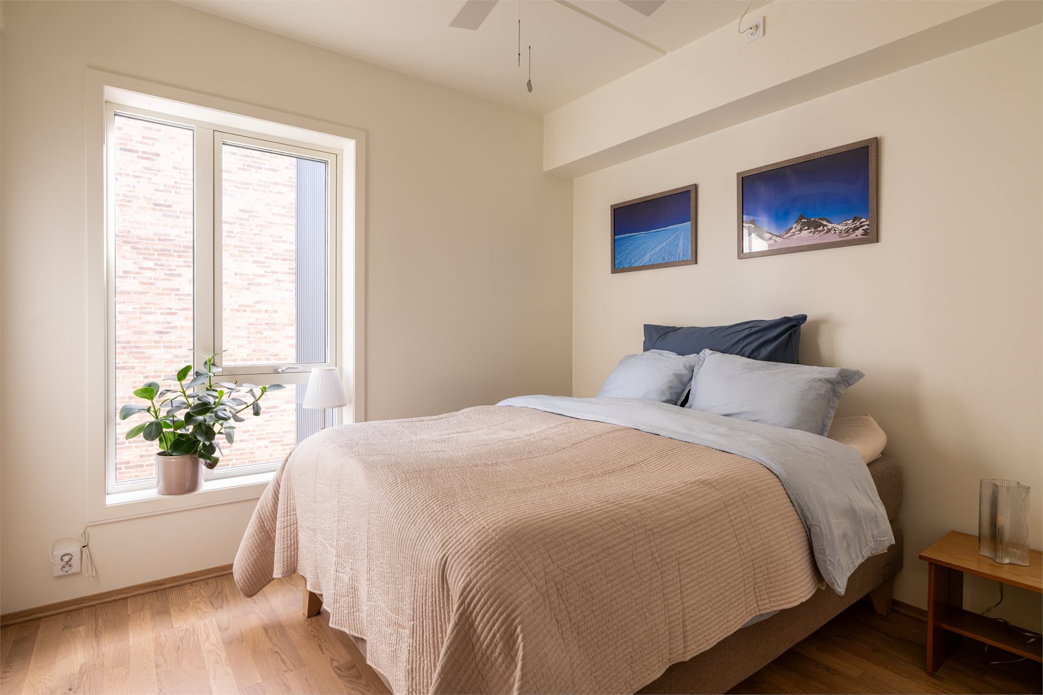 Soverommet har plass til dobbeltseng og er utstyrt med behagelig, vannbåren gulvvarme.