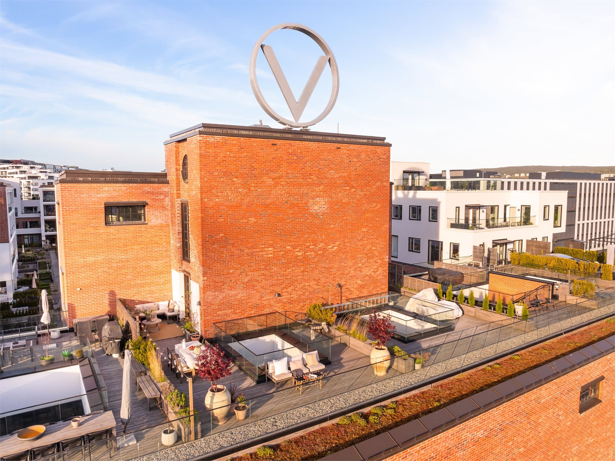 Her får du super beliggenhet på toppen av bygget - størst i hele sameiet.