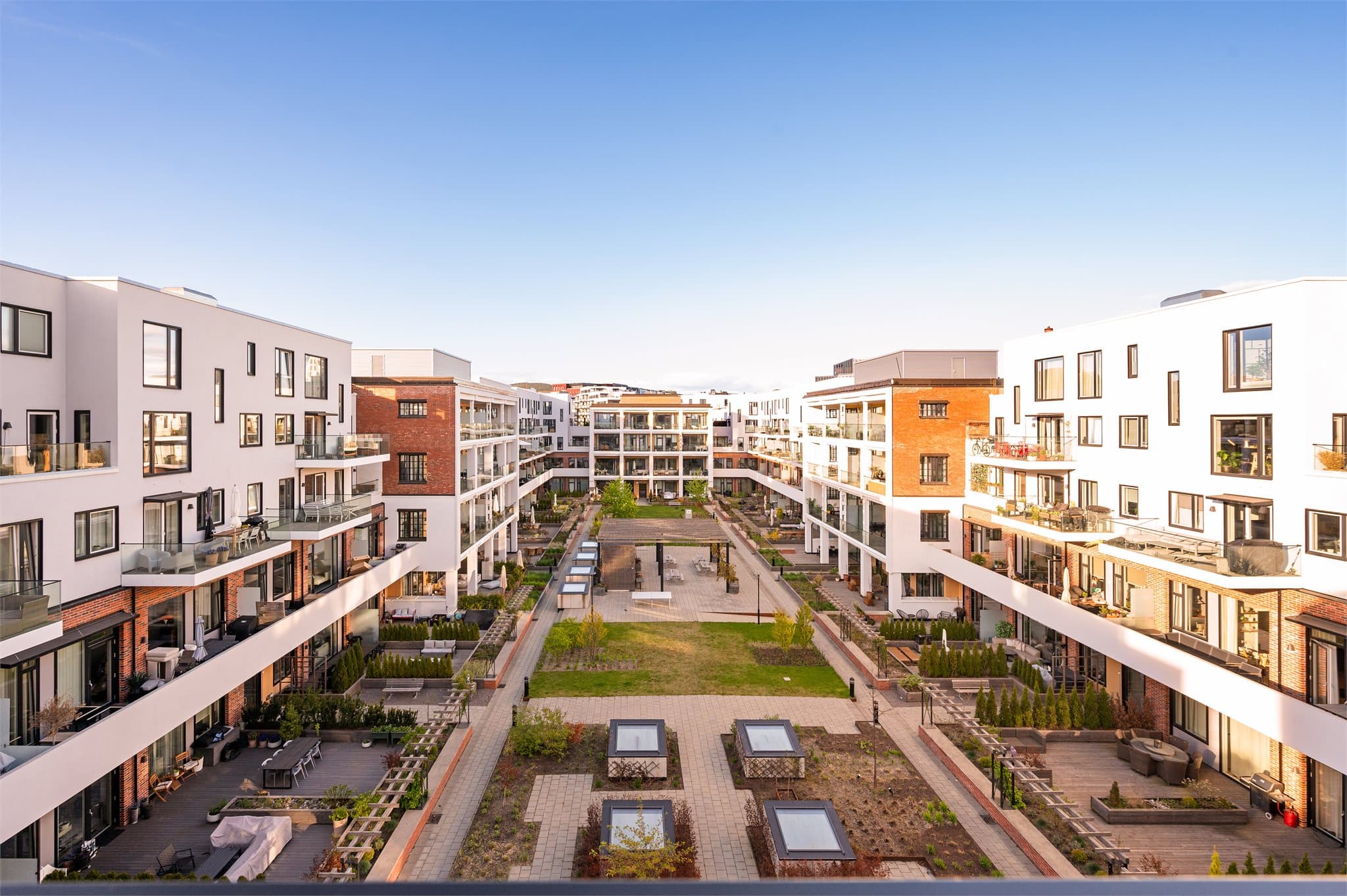 For de som pendler, tilbyr Hasle svært gode kollektivmuligheter.