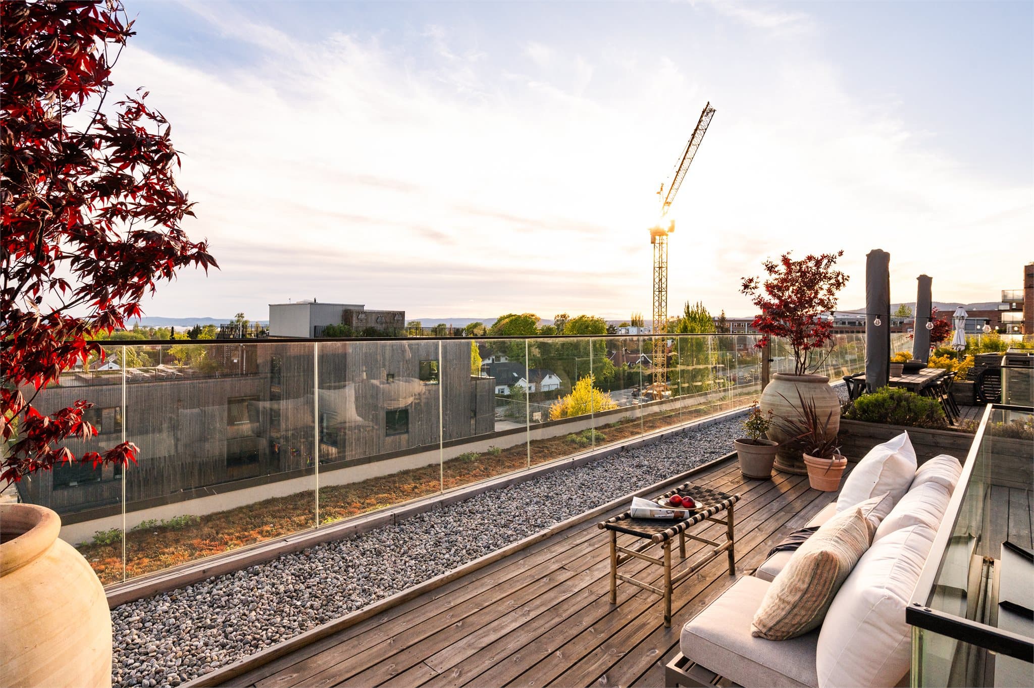 Her får du tilgang til uteområder med optimale solforhold og en herlig utsikt.