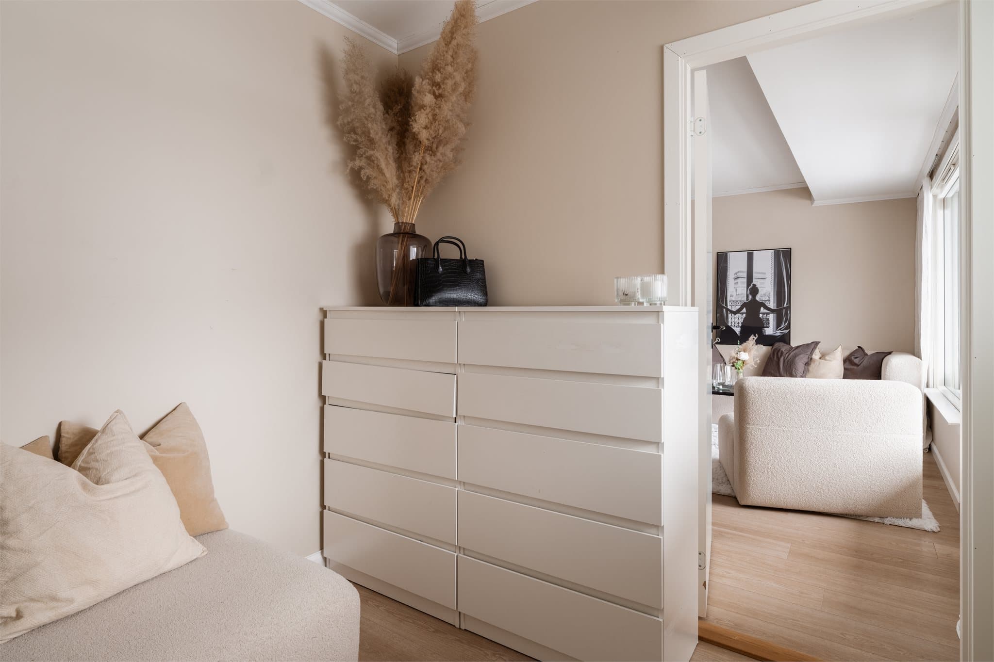 Det minste soverommet har plass til både seng og oppbevaringsmøbler.