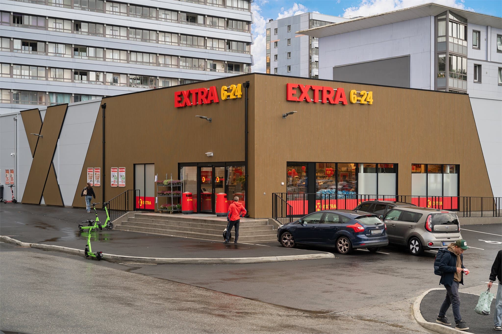 - Coop Extra er nærmeste butikk og er bare et par min gange fra leiligheten -