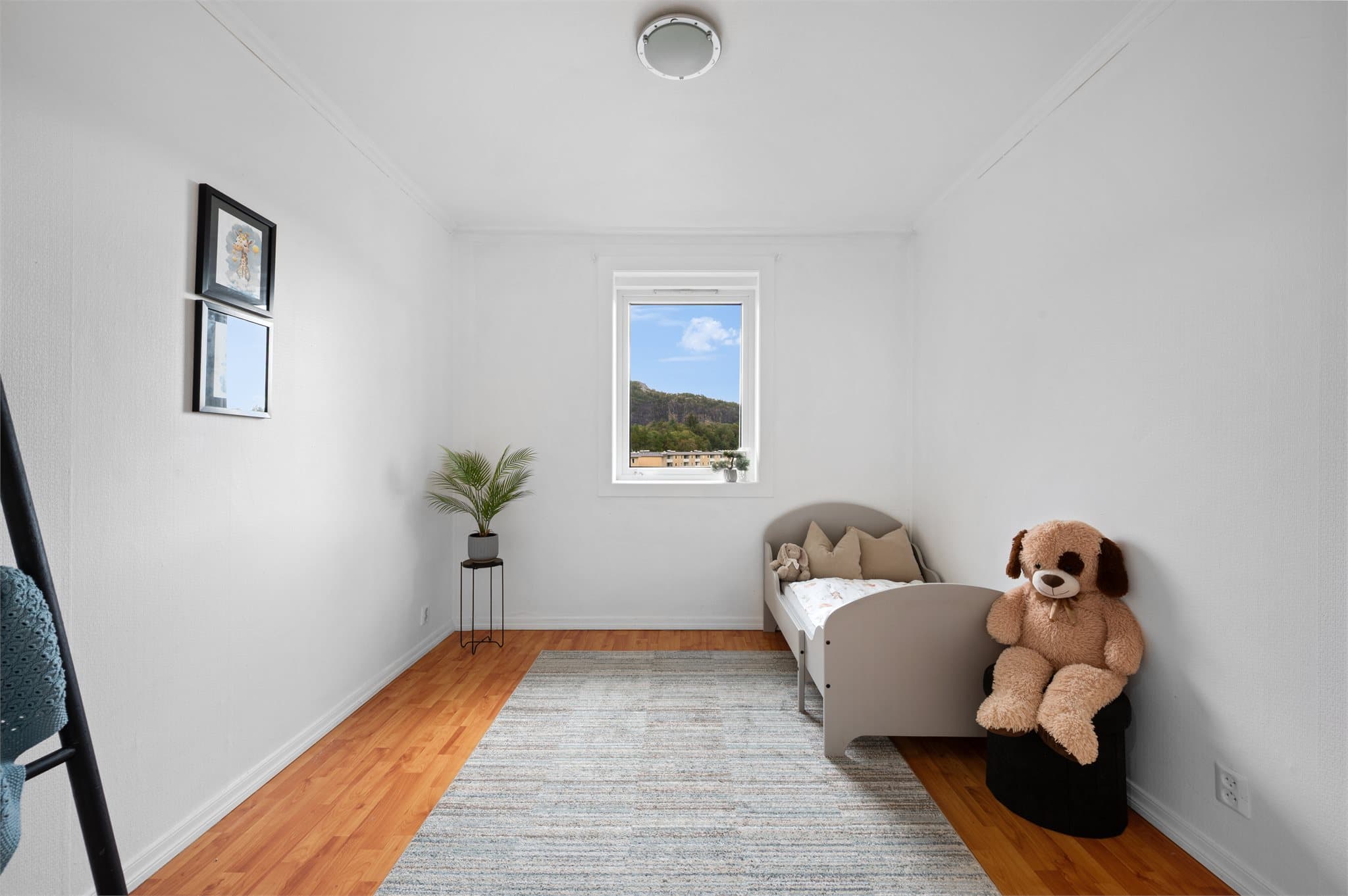 - Soverom 2 er også av god størrelse med 9,0 m² -