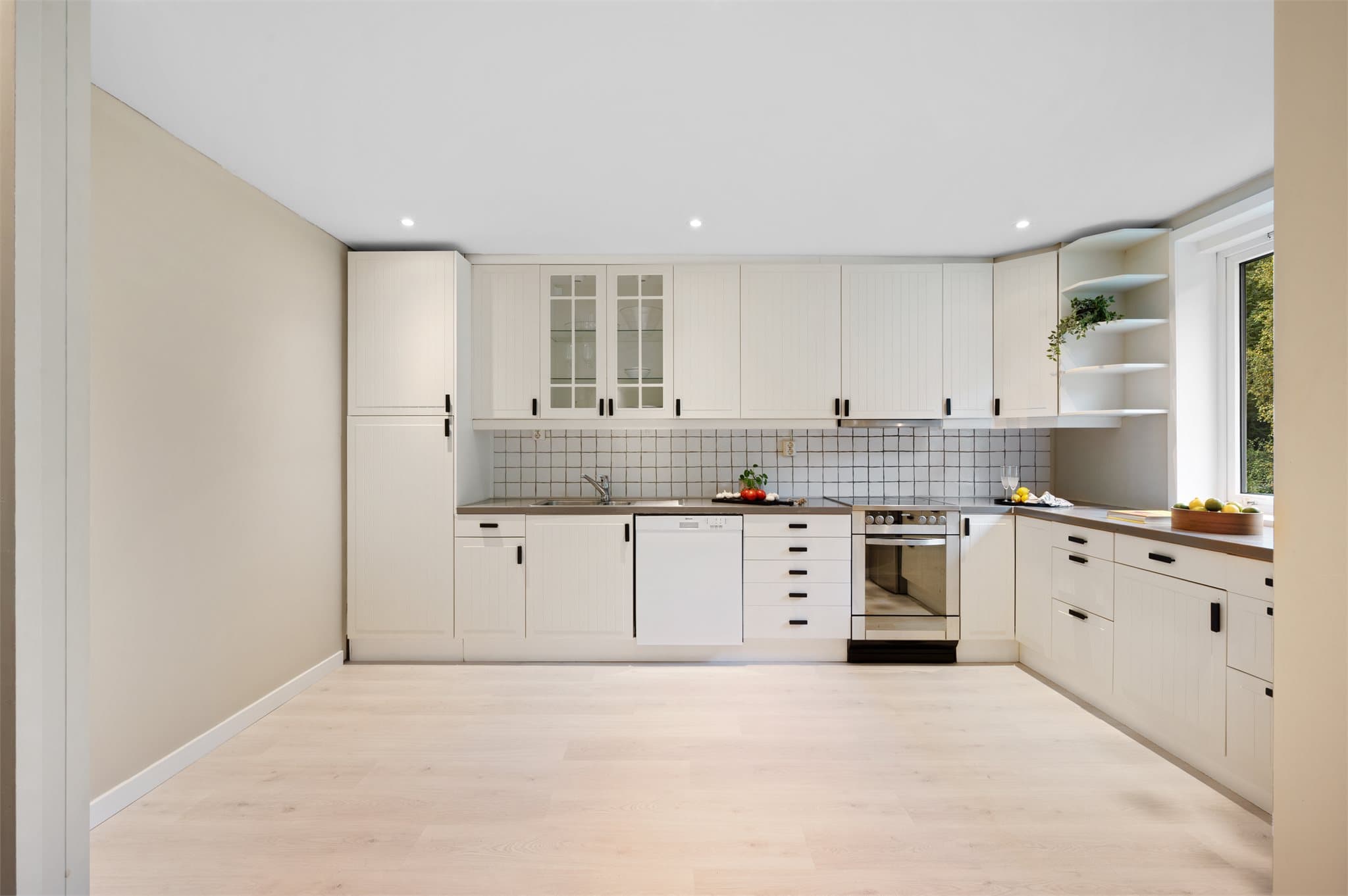 - Stort og lyst kjøkken fra IKEA -