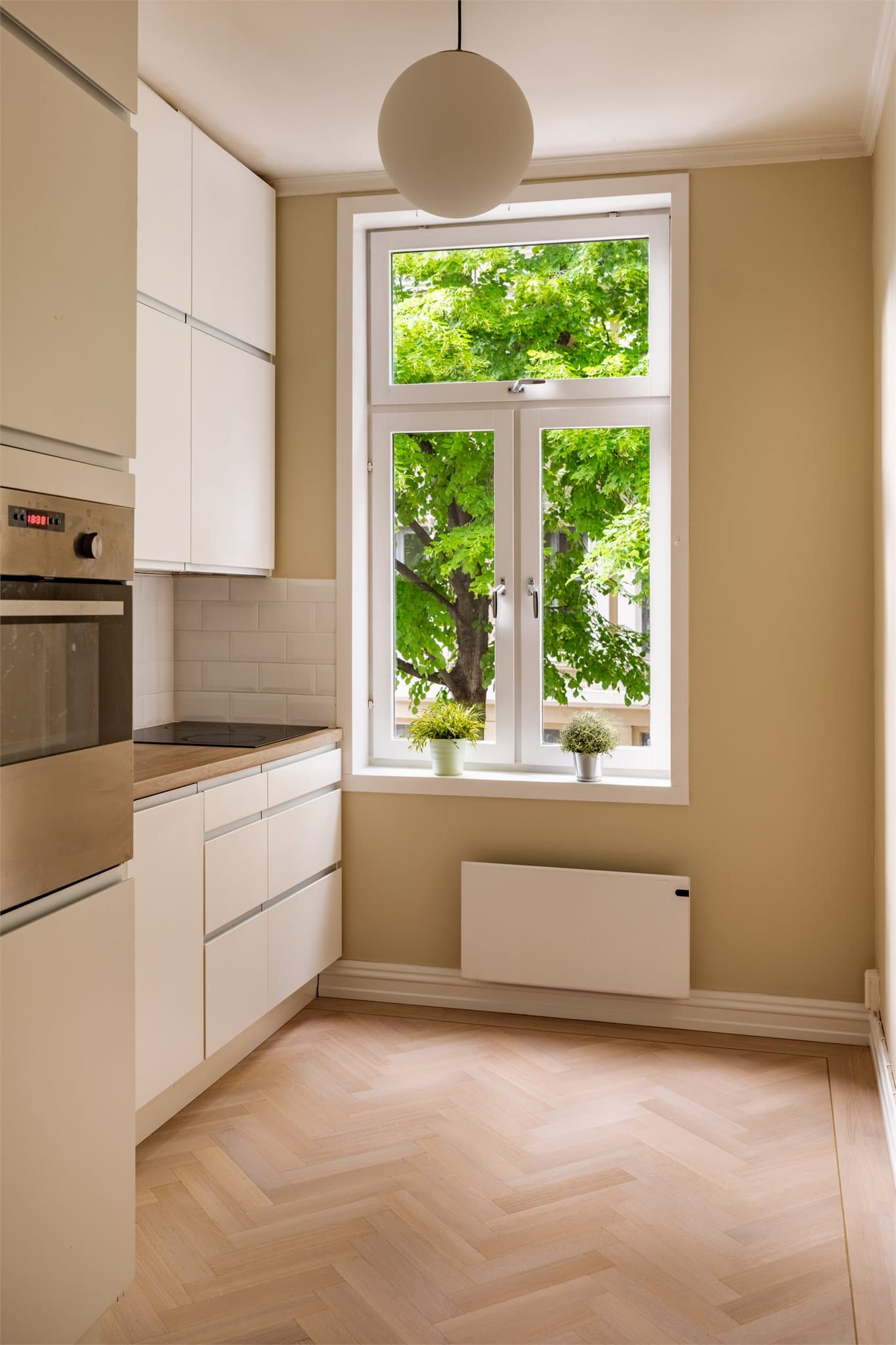 Dette er et svært sentralt og populært boligområde i selve hjertet av Oslo og med alle nødvendigheter rett utenfor døren. Her har du nærhet til alt av kulturelle begivenheter, parker, hyggelige restauranter og utesteder.
